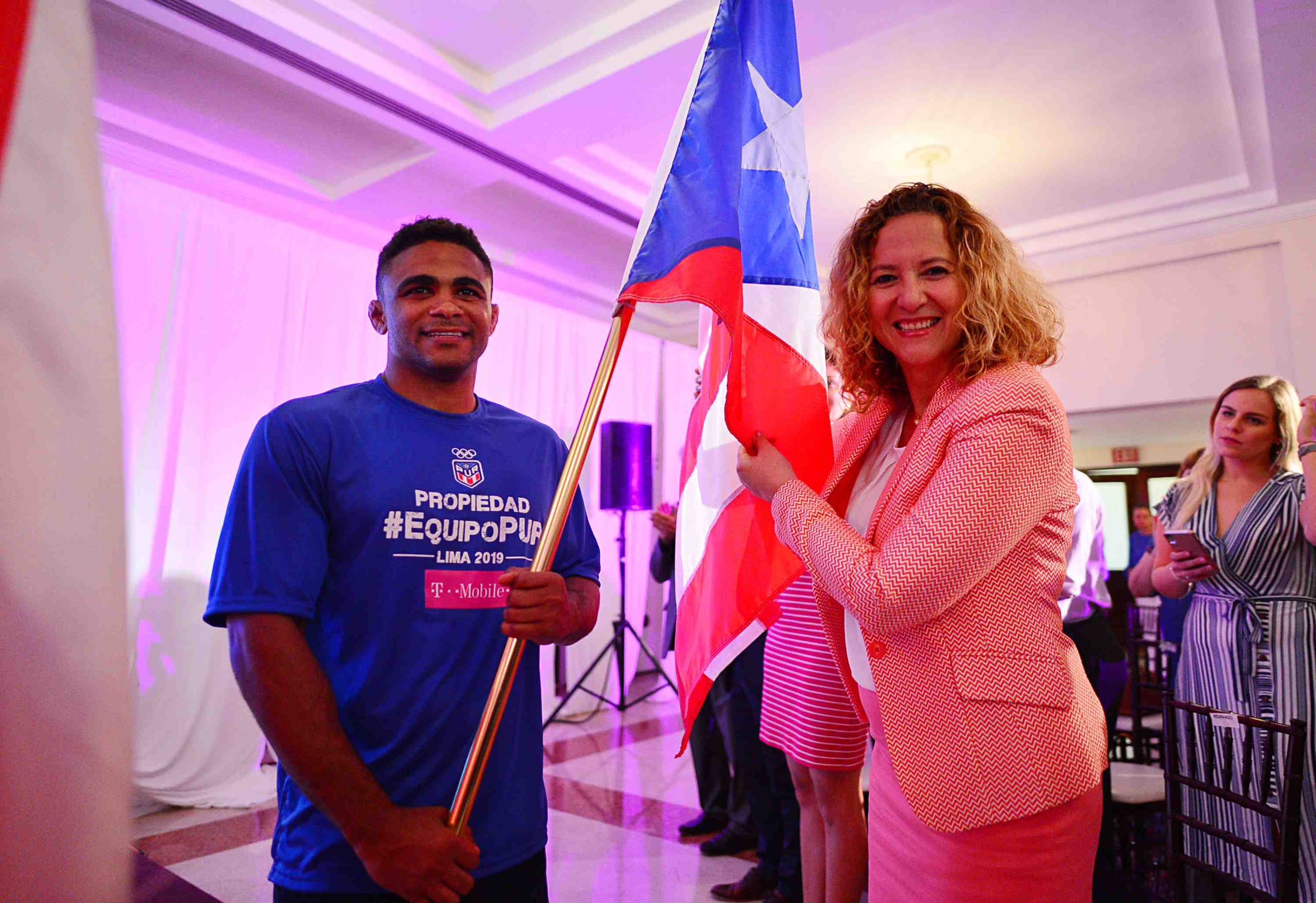 Franklin Gómez, aquí junto a Sara Rosario, presidenta del Copur, también ganó el Gran Premio de España en 2013. (Archivo / GFR Media)