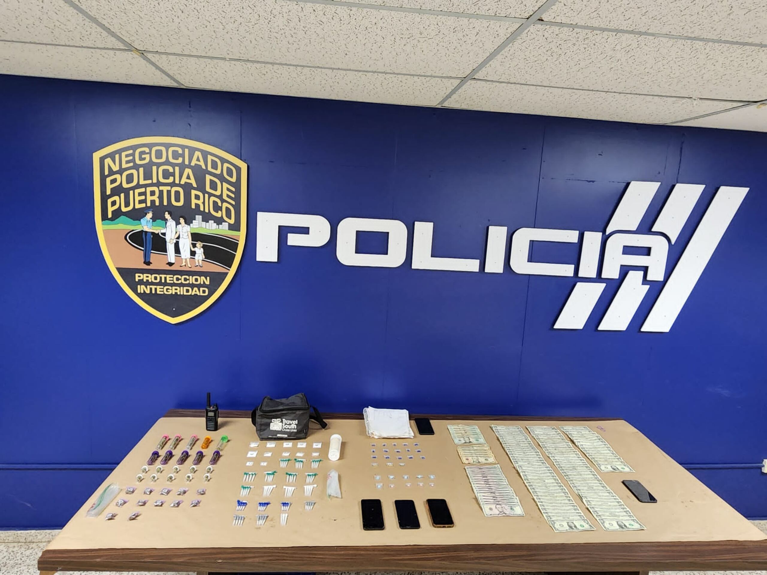 Allanamiento en el apartamento del residencial La Rosaleda en Guaynabo.