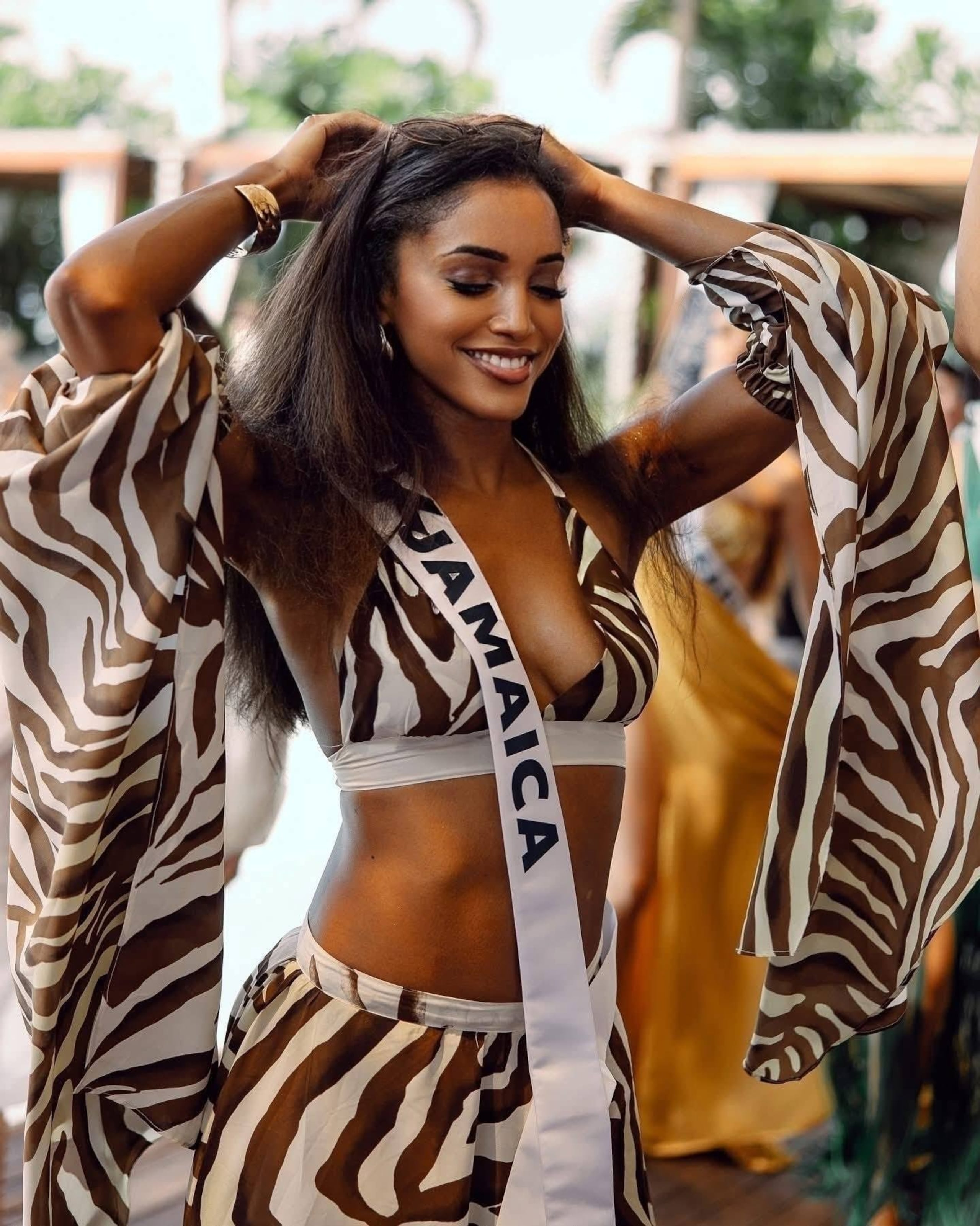 Miss Jamaica 2025 sufrió una aparatosa caída durante la competencia preliminar.