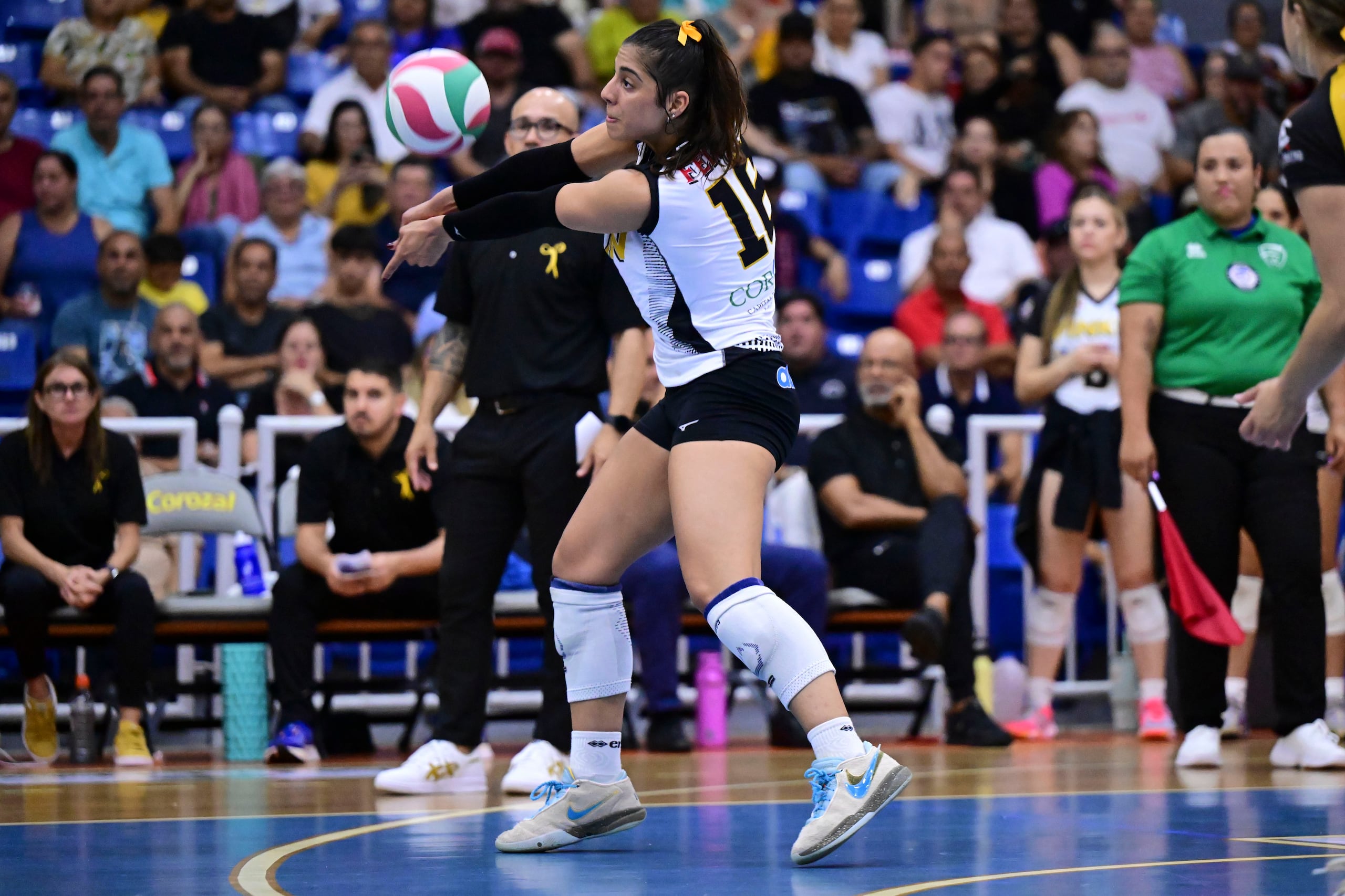 Paola Santiago en las pasadas semifinales entre las Pinkin de Corozal y las Atenienses de Manatí.