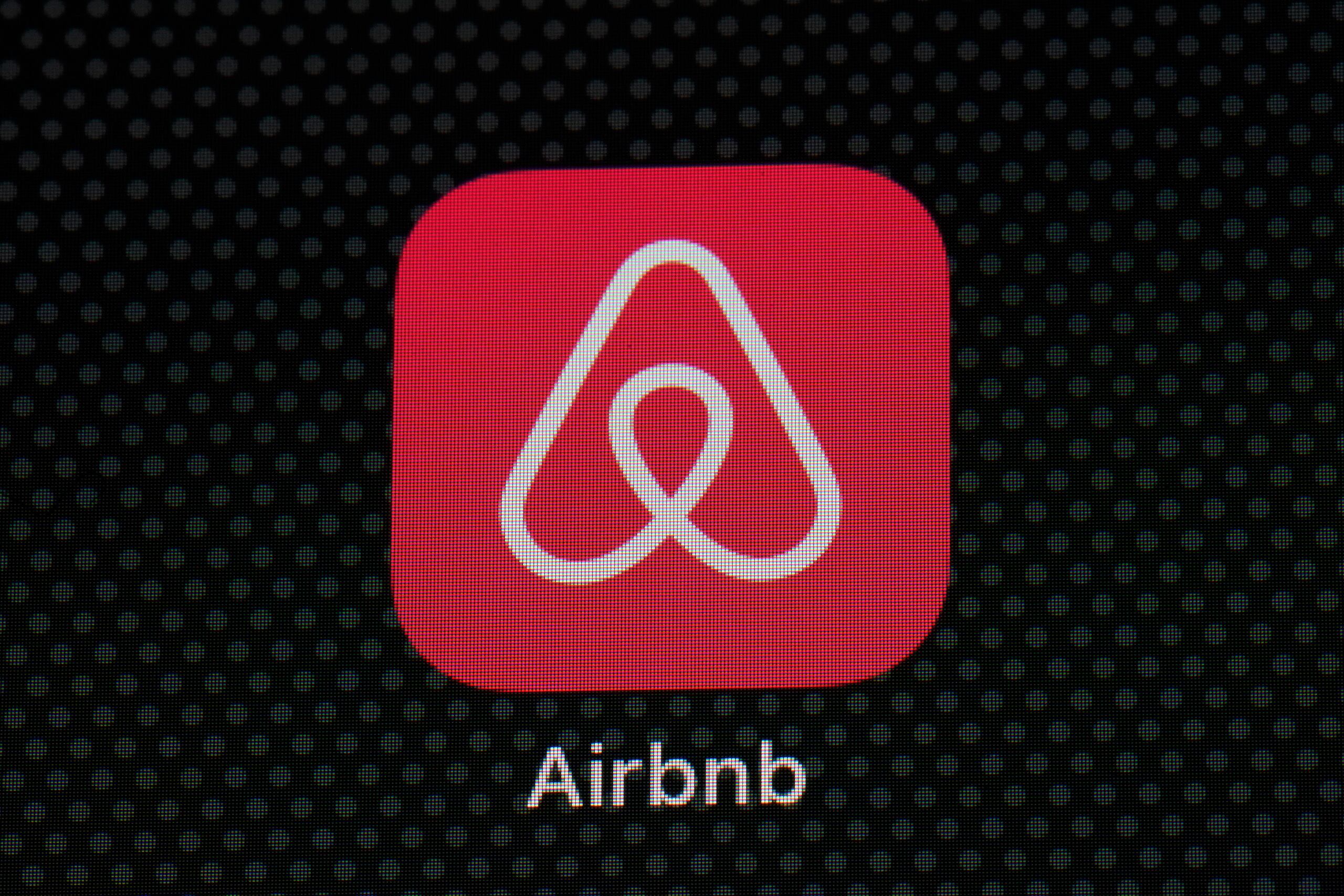 Las acciones de Airbnb en la bolsa de Nueva York subían un 7% media hora después del comienzo de las operaciones a pesar de la noticia.