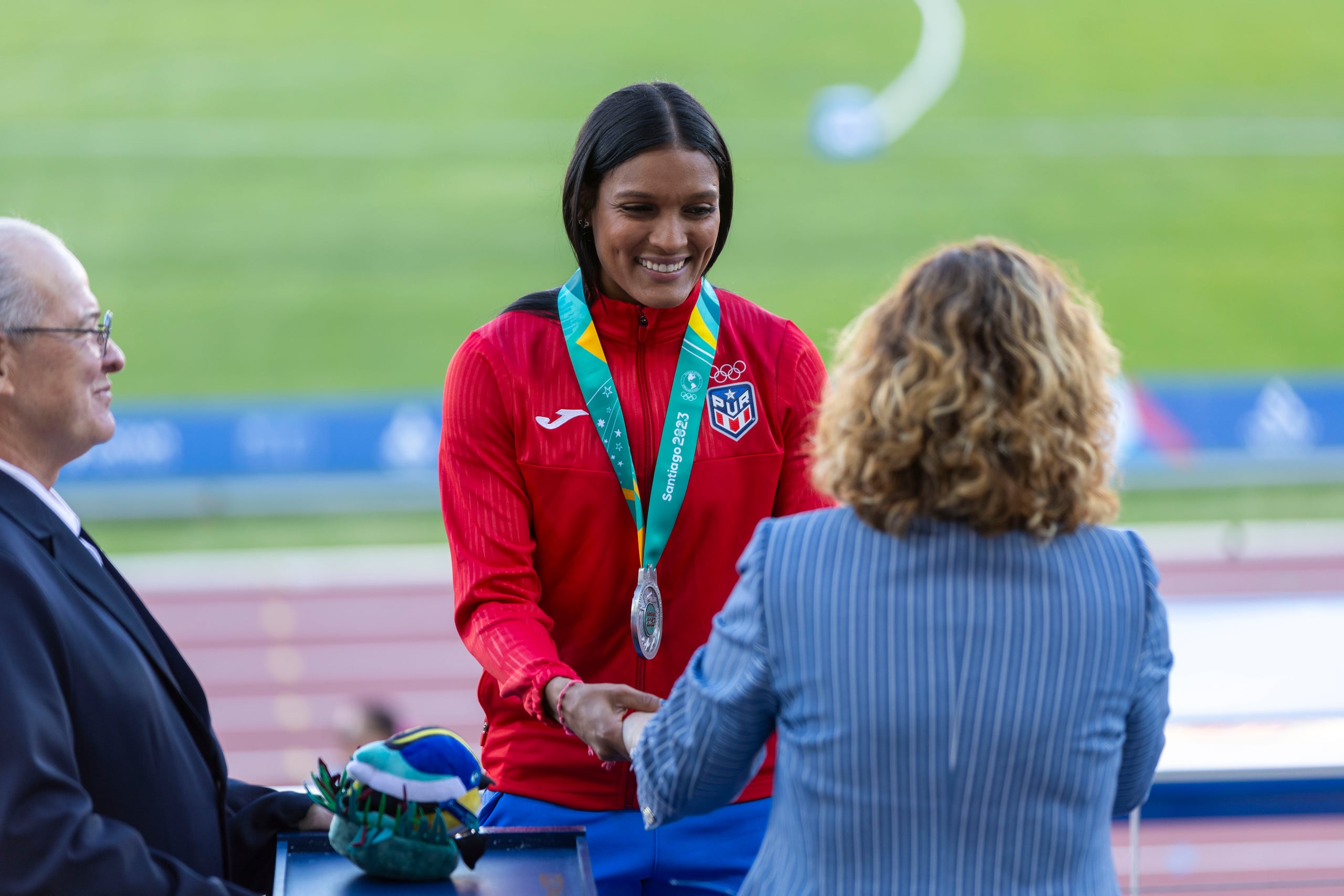 Entre los logros en Santiago 2023, está la primera conquista de una medalla por una mujer en el atletismo de unos Juegos Panamericanos. El logro lo realizó la heptatleta Alysbeth Félix.