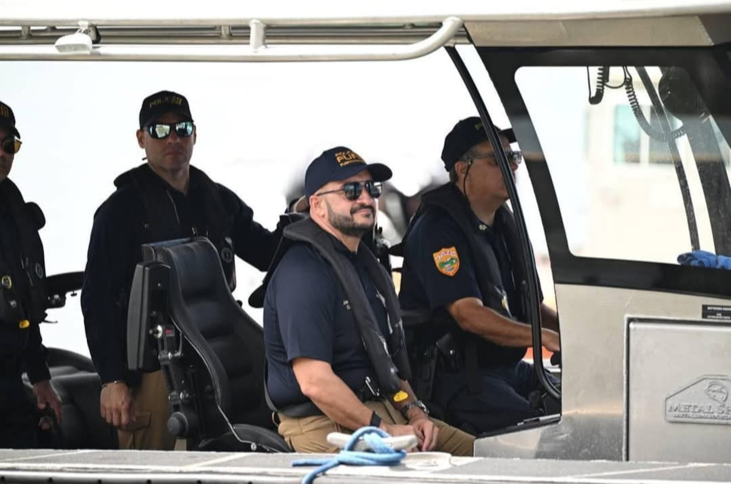 González estimó en más de mil los integrantes del plan de seguridad en patrullas botes y en helicópteros.