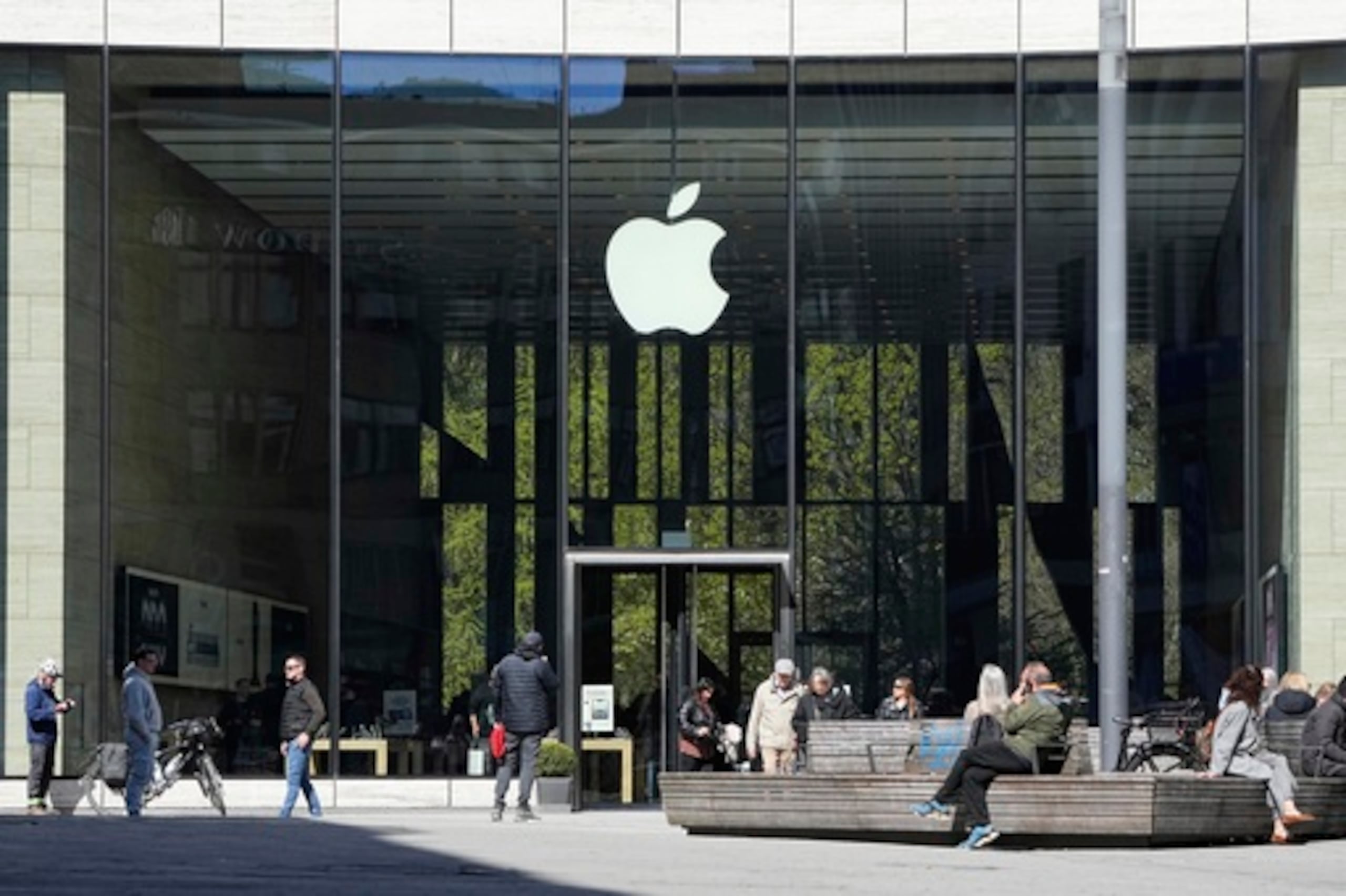 Apple defendió sus políticas de privacidad, las que dijo han sido adoptadas por los clientes y elogiadas, y afirmó que apelará el fallo.