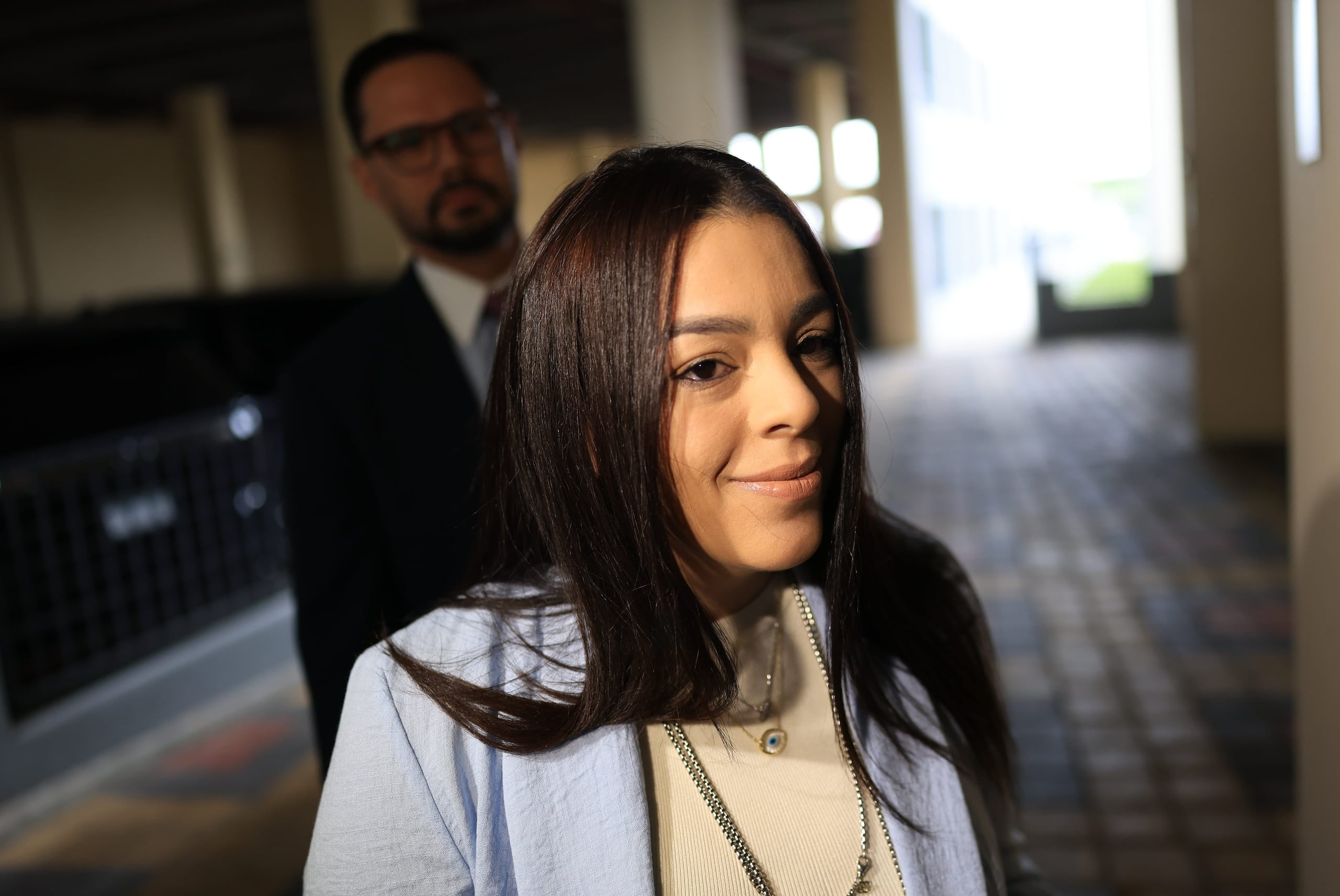 La exsecretaria del DRNA, Anaís Rodríguez Vega, arribó al Departamento de Justicia junto a su abogado, Leo Aldridge.