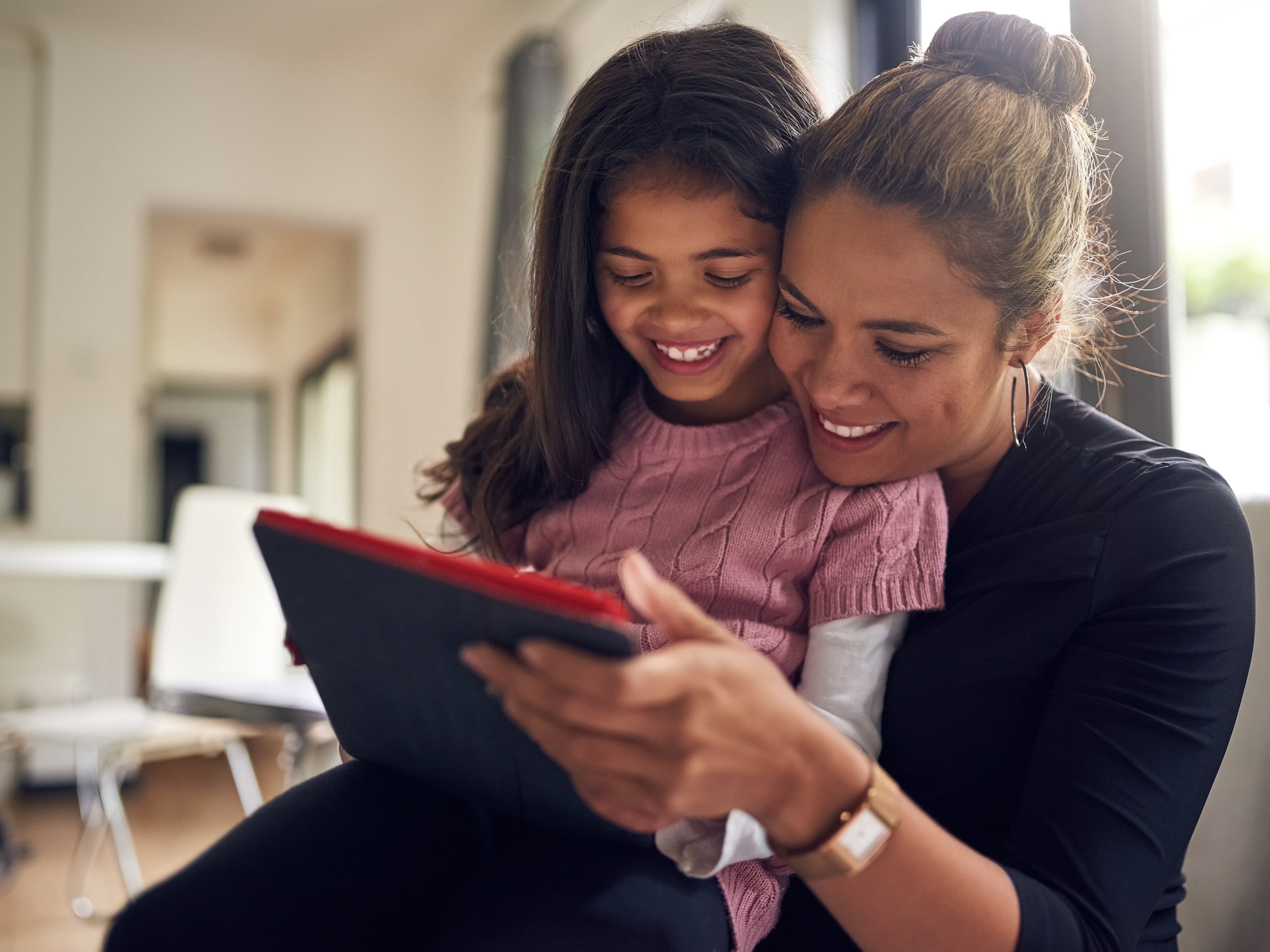 El Child Tax Credit es un crédito federal que se provee a los padres y madres de familia para reducir su carga contributiva, considerando los dependientes que tenga a su cargo.