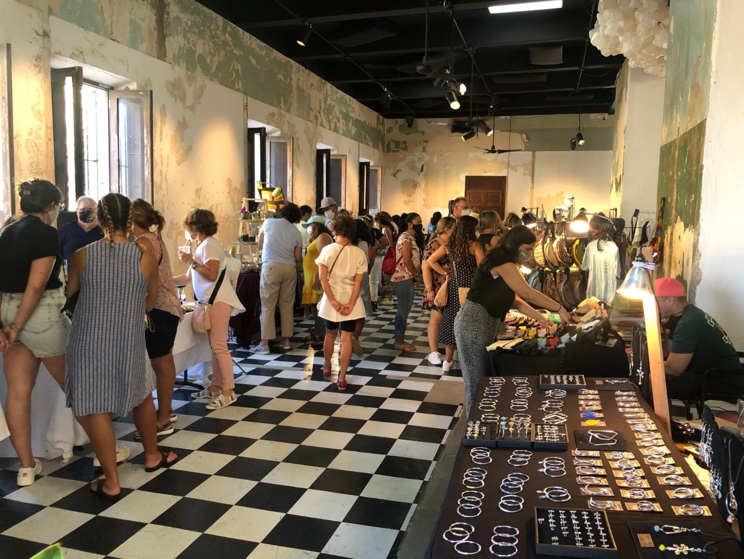 El mercado artesanal se llevará a cabo sábado y domingo de 10:00 a.m. a 7:00 p.m.