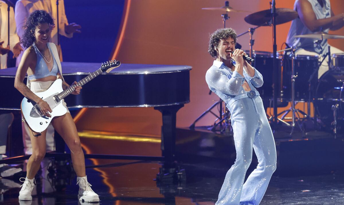 Benson Boone se disculpa por polémico gesto en los Grammy: ¿qué pasó en el escenario?