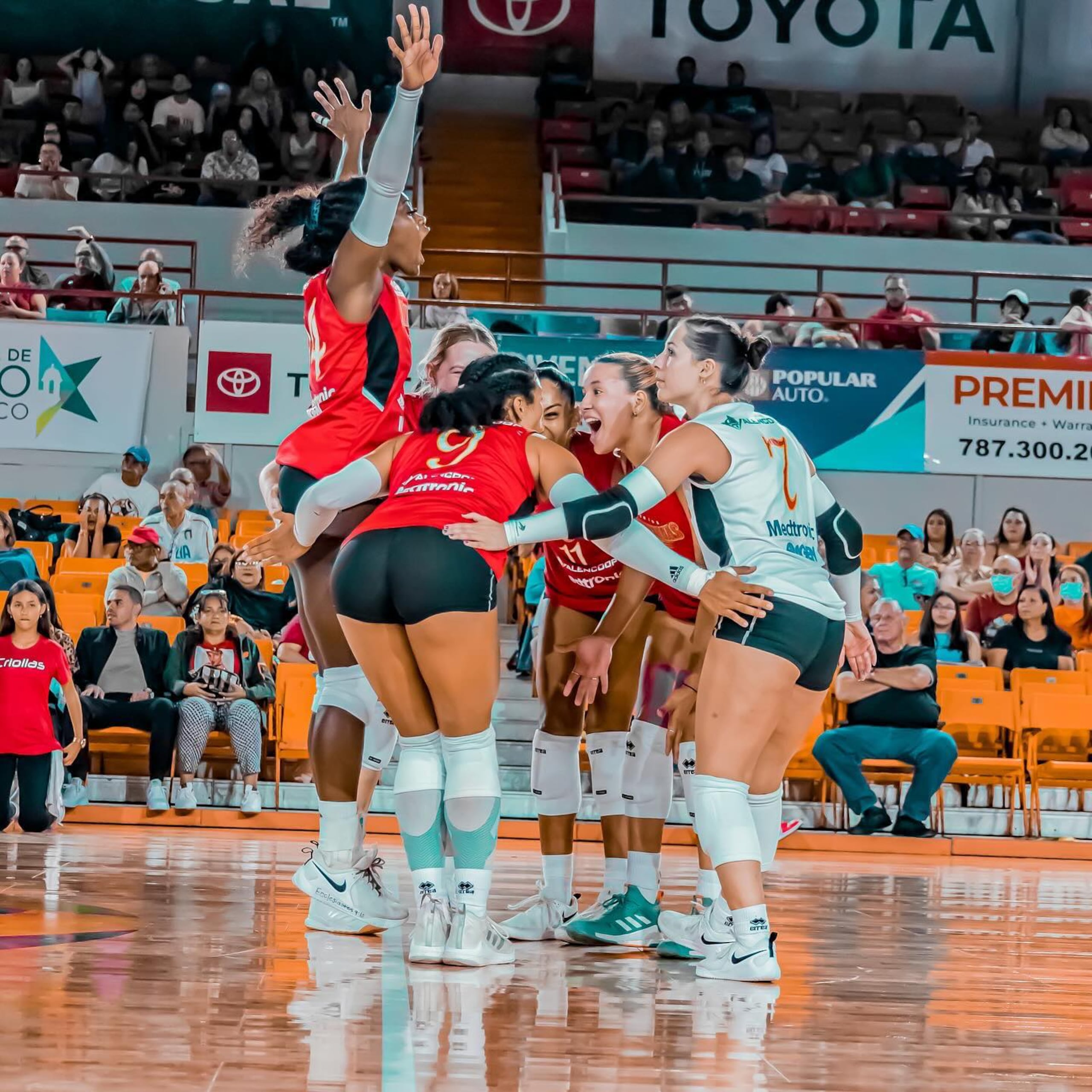 Las Valencianas celebran un punto.