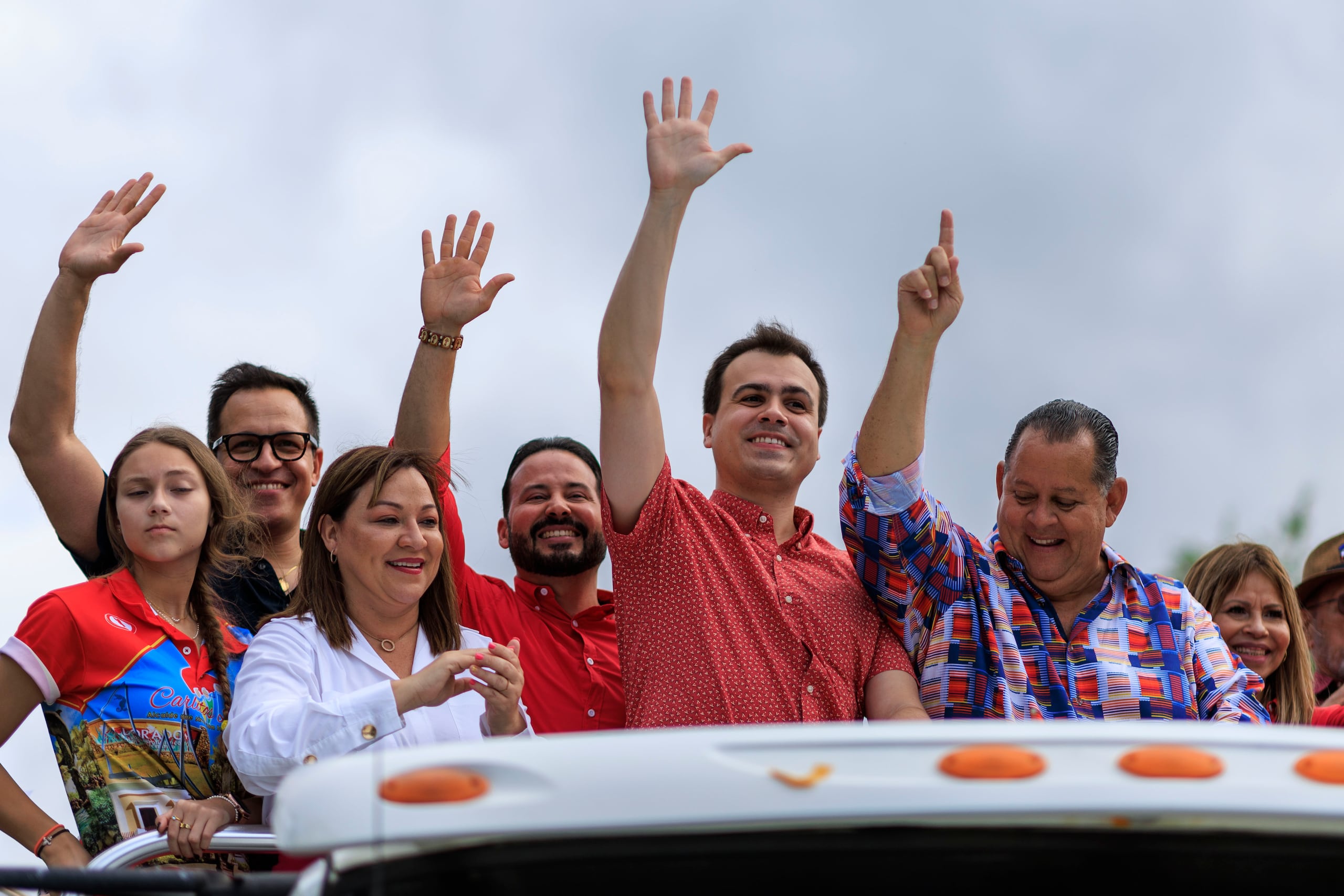 Pablo José Hernández Rivera, entonces precandidato a comisionado residente por el PPD, junto al alcalde de Dorado, Carlos López Rivera; la alcaldesa de Morovis, Carmen Maldonado; y el alcalde de Villalba, Luis Javier Hernández, durante un evento proselitista el 5 de febrero de 2023.