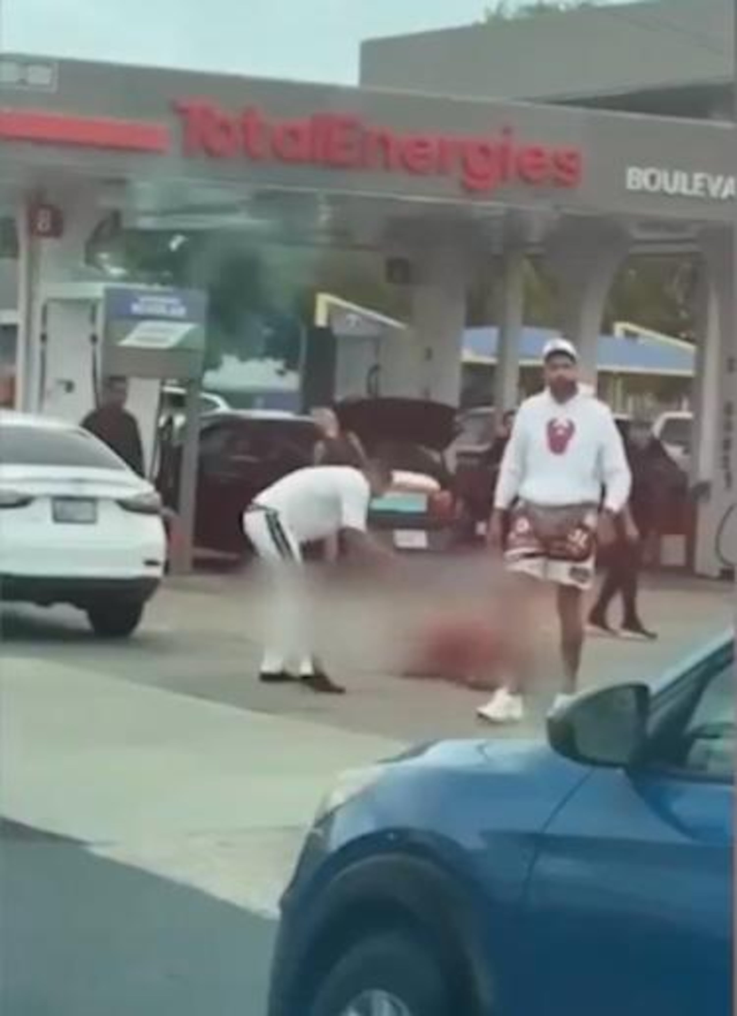 Las autoridades investigan la presunta agresión a un hombre de parte de un exbaloncelista y su hermano en una gasolinera de Levittown, en Toa Baja.