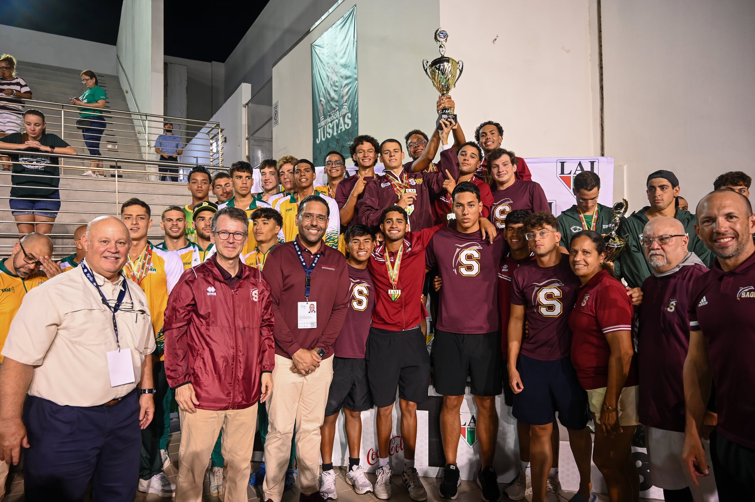 La noche fue de los Delfines de la USC.