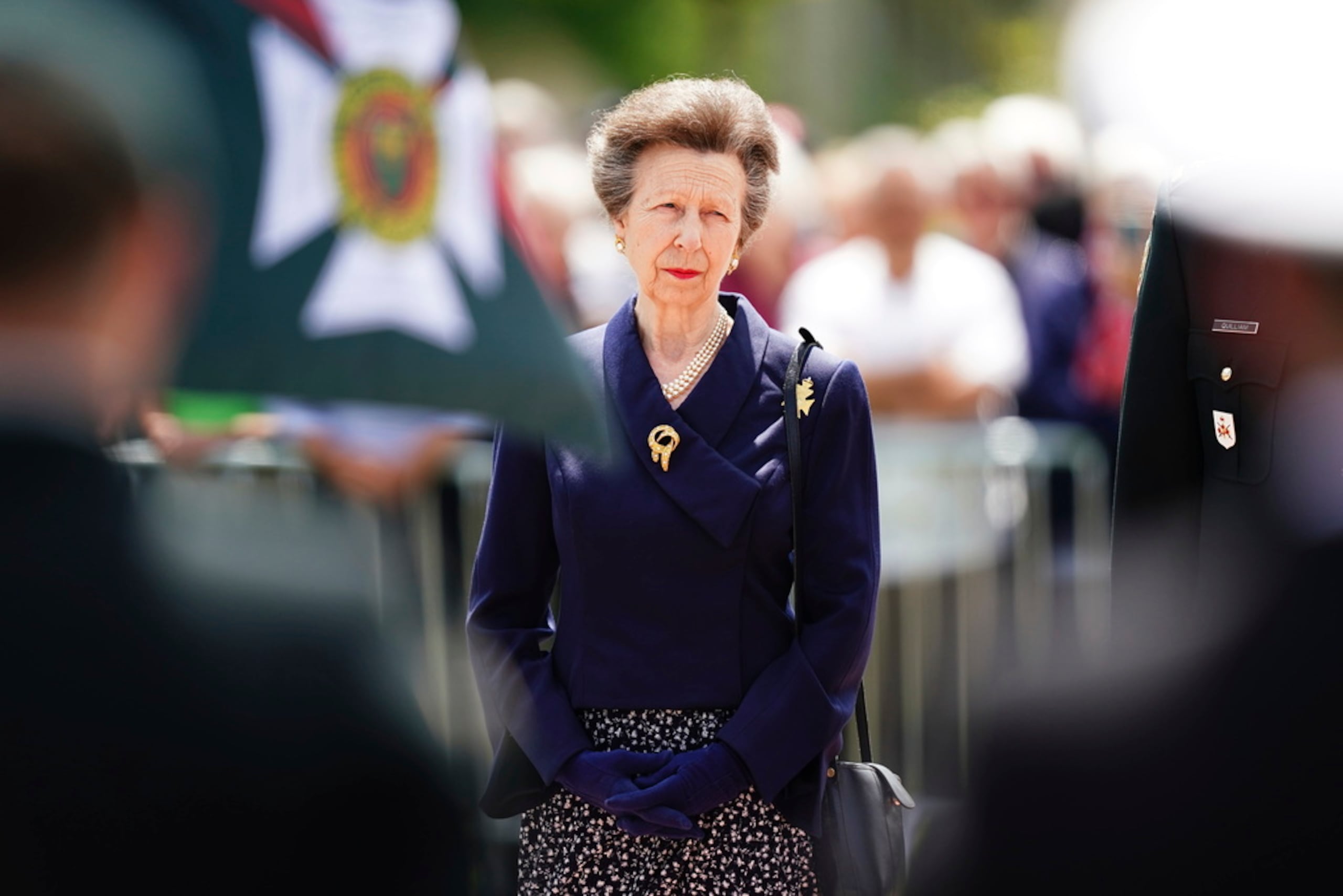 La princesa británica Ana durante una ceremonia por el 80 aniversario del Día D en la Place des Canadiens en Bretteville-l'Orgueilleuse, Normandía, Francia, el 5 de junio de 2024.