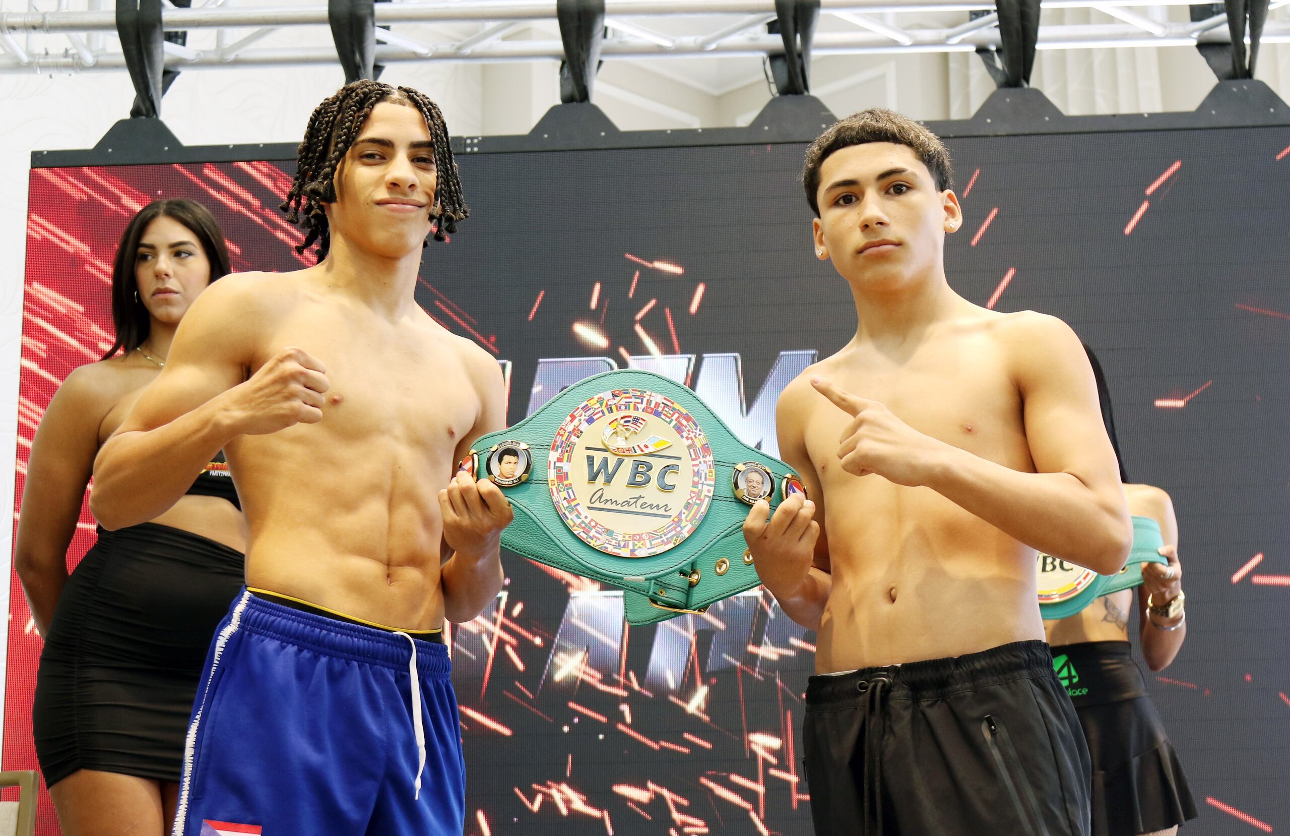Juan Manuel López Jr. (izquierda) chocará contra Alexis en las 112 libras.