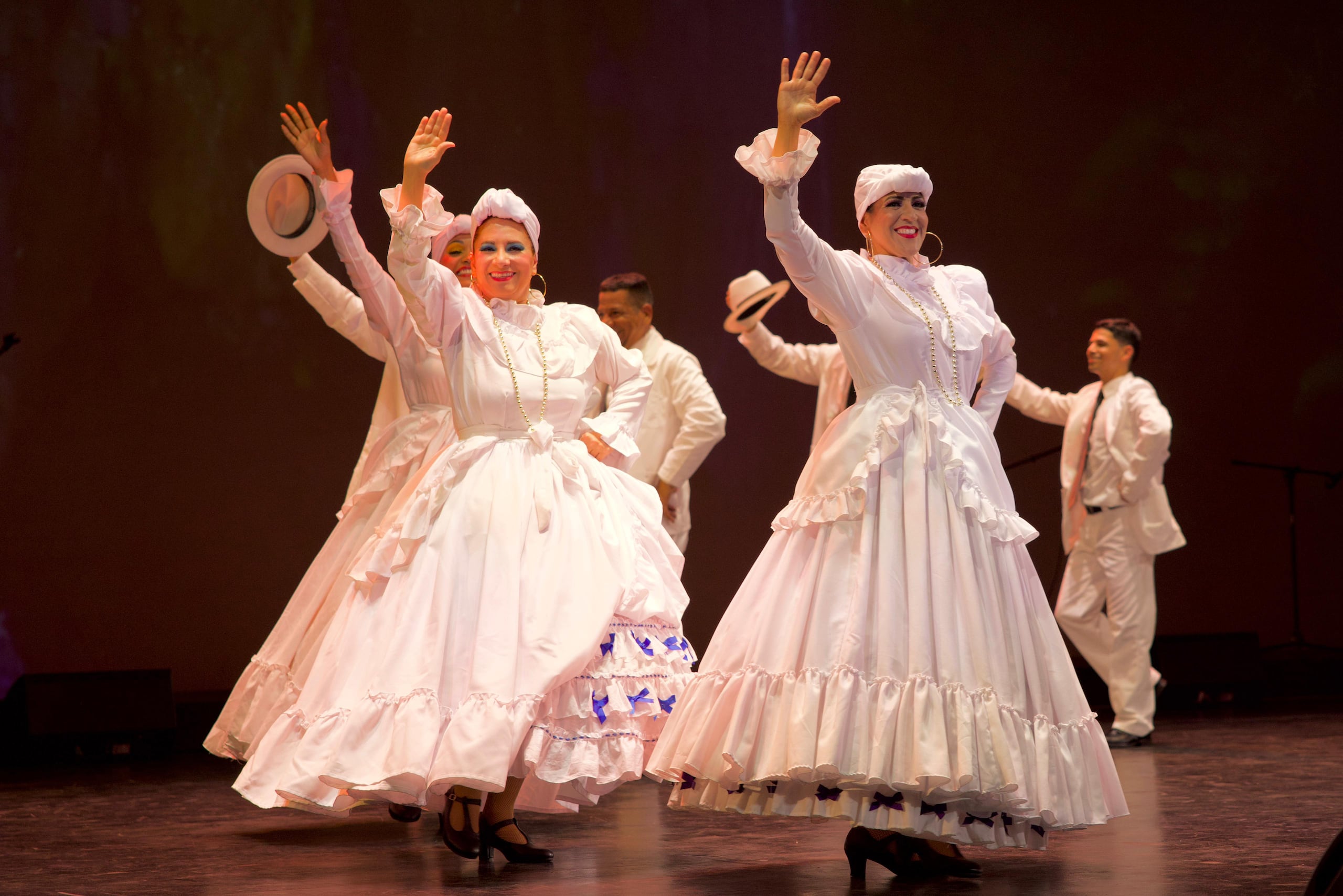 El grupo se volverá a llevar la danza tradicional al Teatro Segura de Lima esta noche.