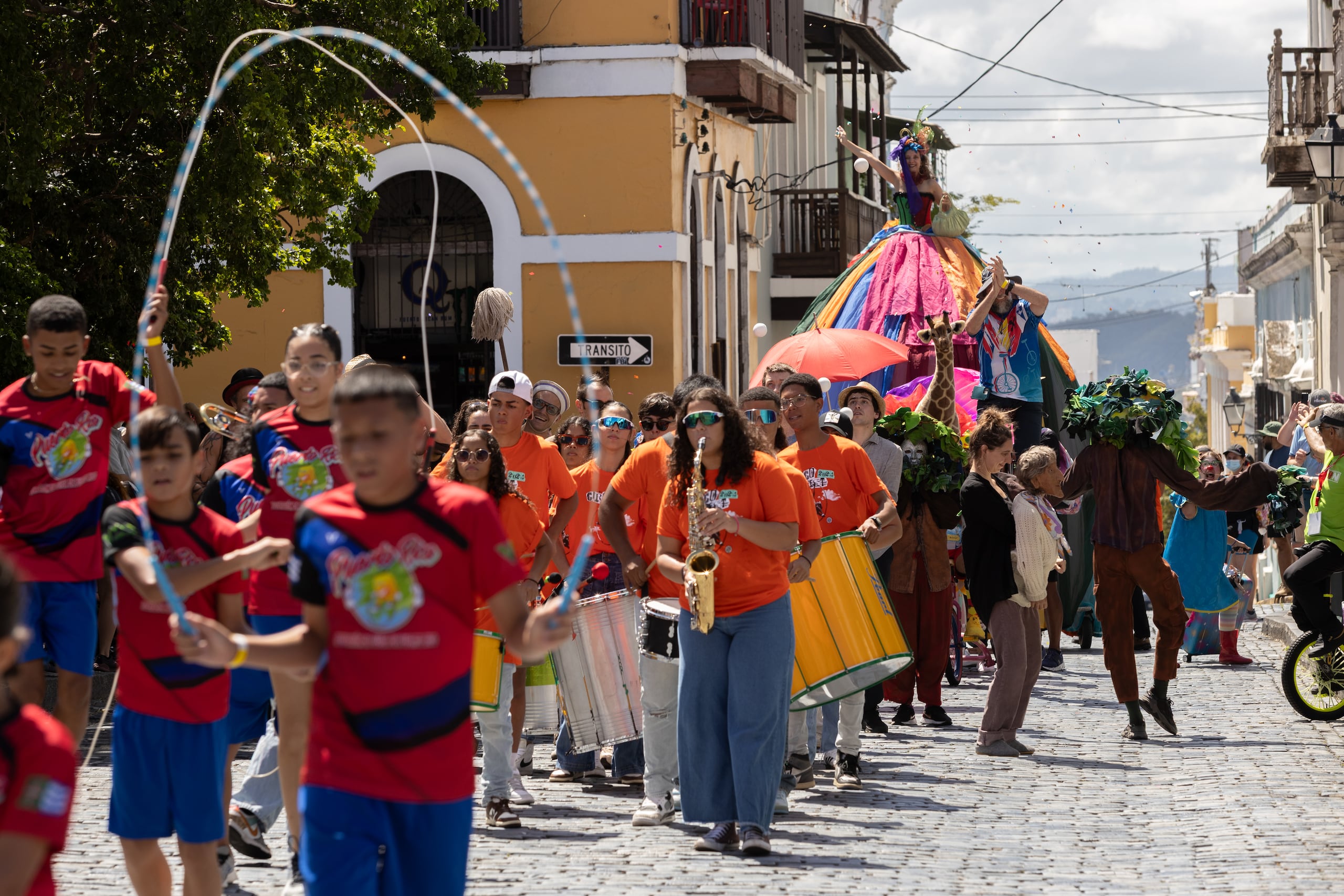 El festival arrancará con su tradicional comparsa con los artistas invitados.