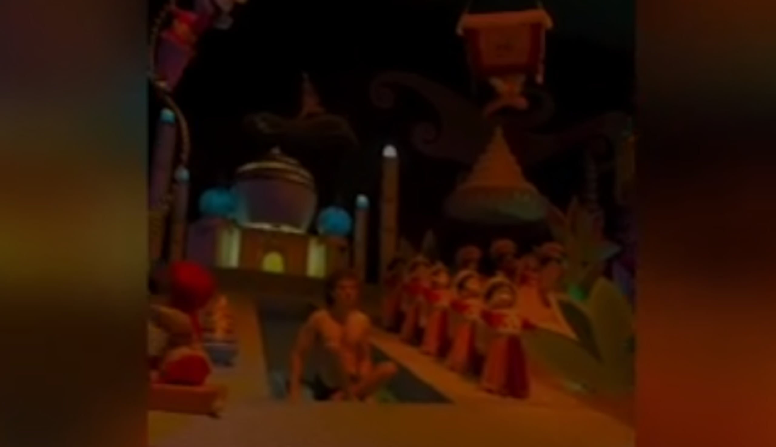 hombre se desnuda en Disney