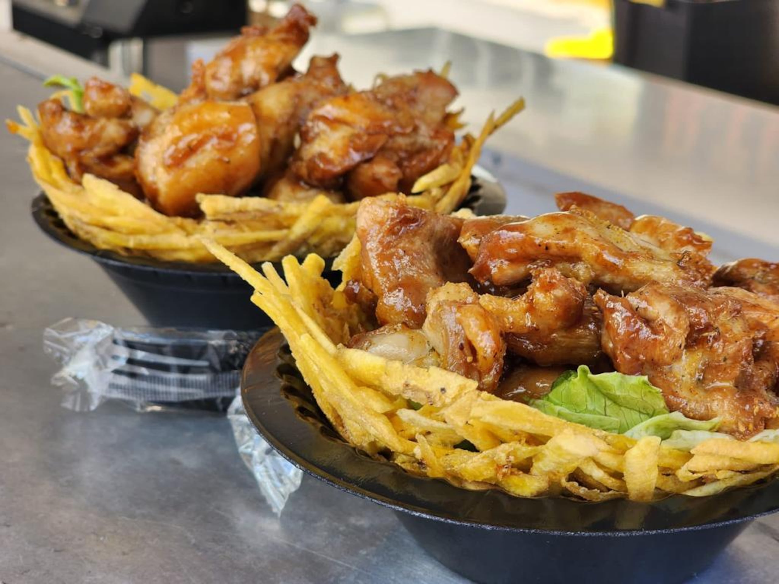 Se presentarán exquisitos platos y cócteles.