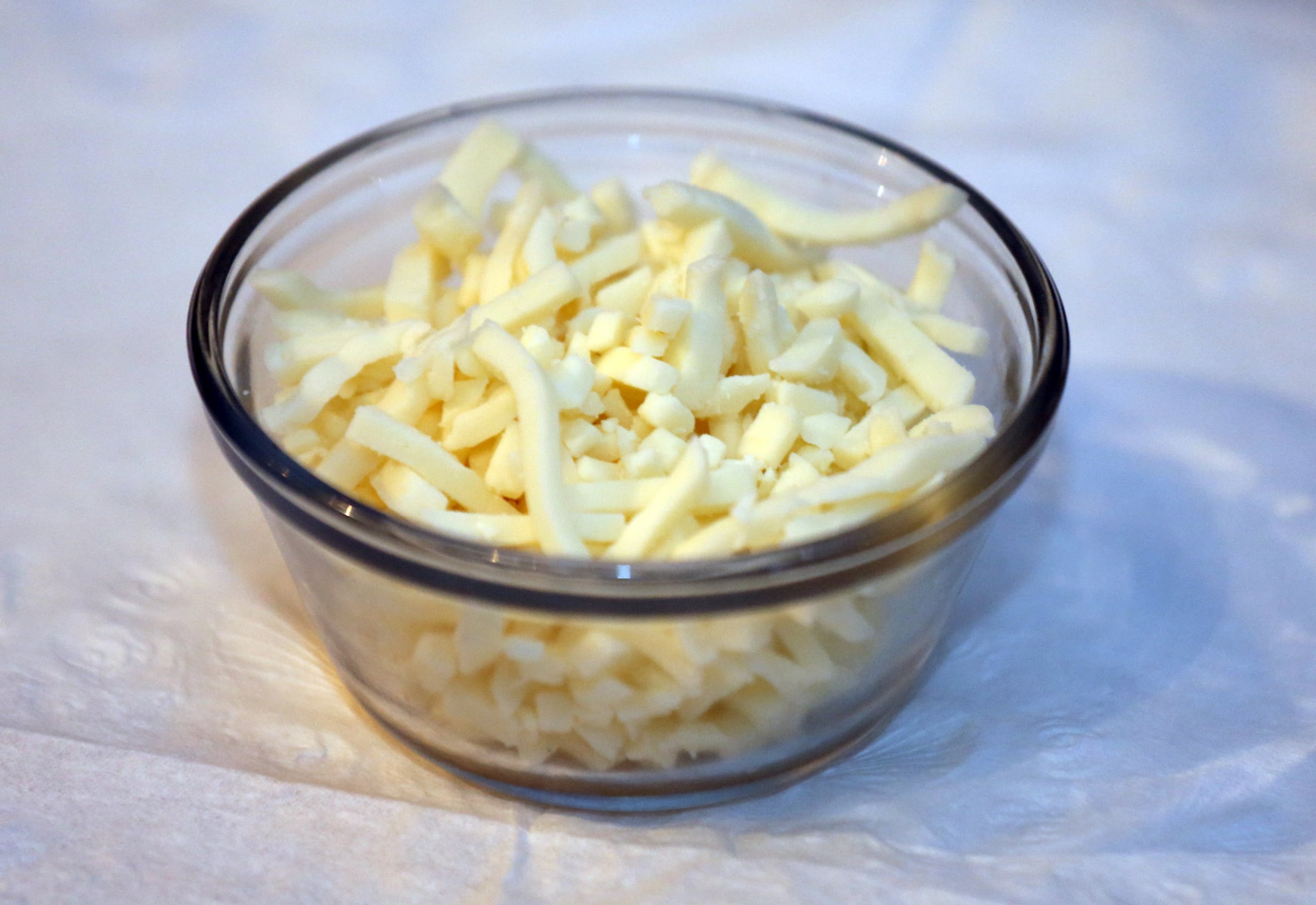 El retiro incluye varios tipos de queso, como mozzarella, estilo italiano, estilo pizza, mozzarella con provolone y mozzarella con parmesano.