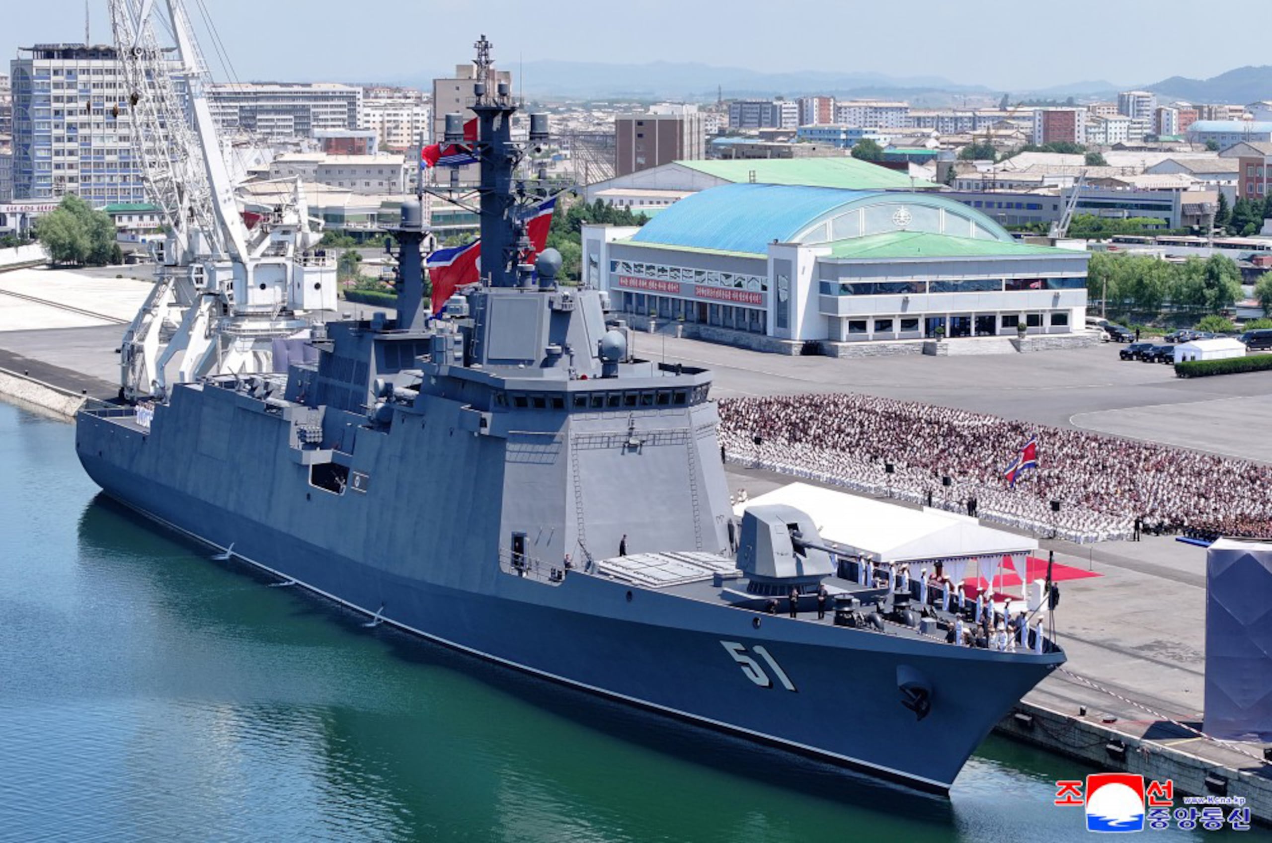 El anuncio se produjo durante la ceremonia inaugural del primer destructor de 5,000 toneladas de la armada norcoreana.