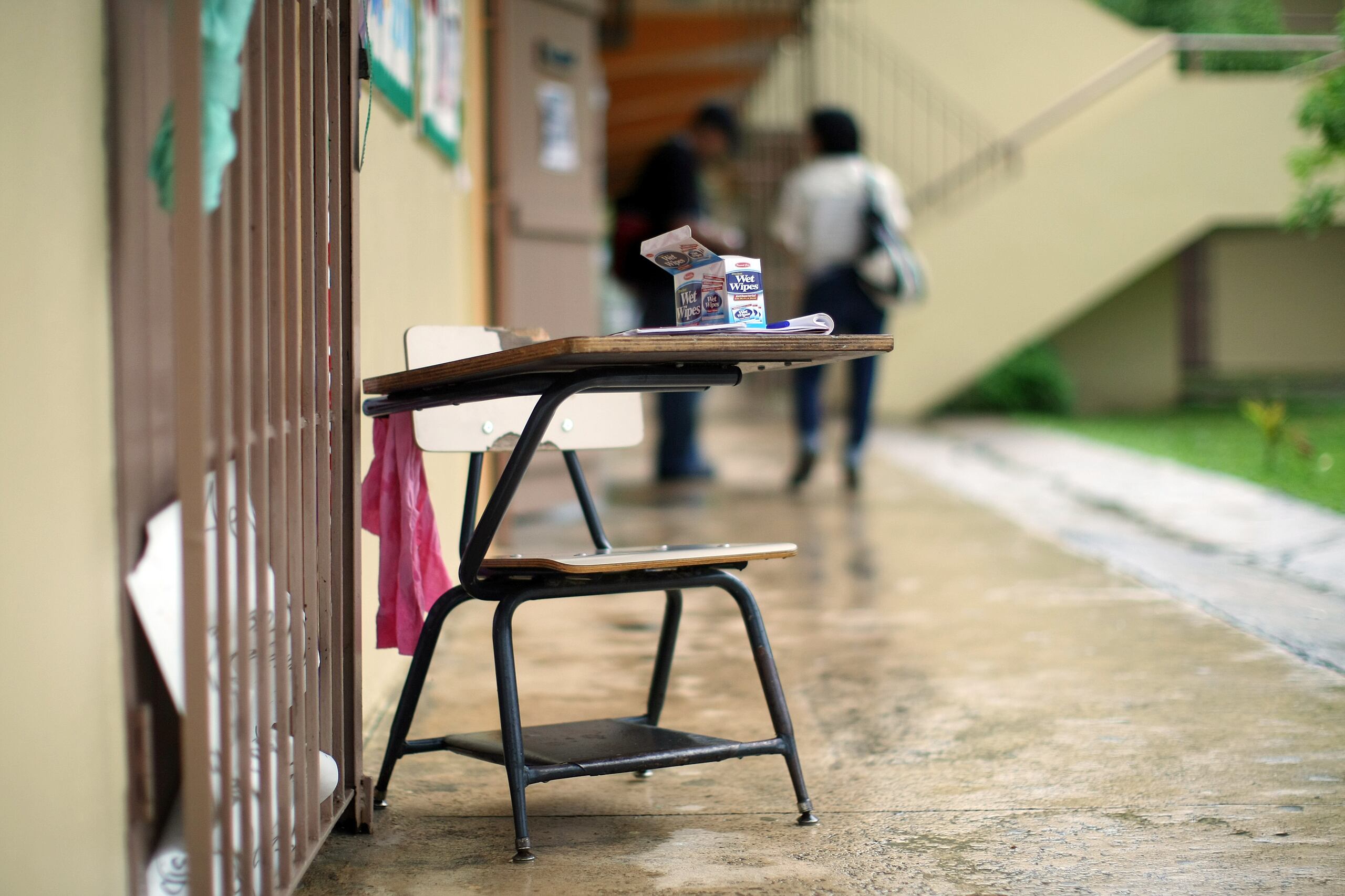 La fecha exacta para abrir las escuelas la determinará el director escolar junto a personal de Educación y del Departamento de Salud.