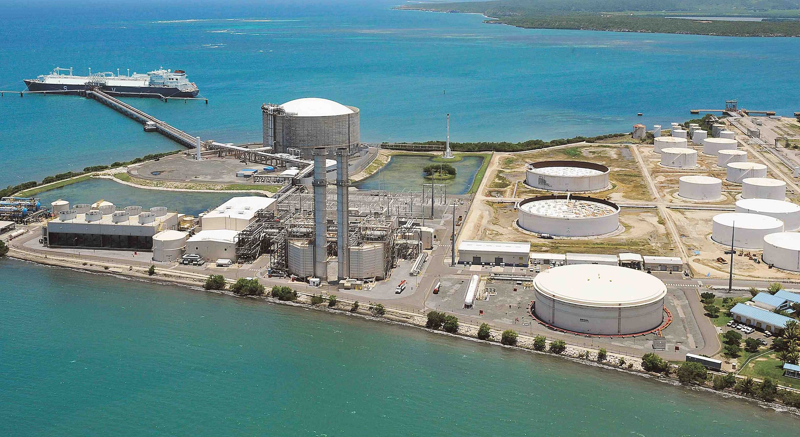 El Gobierno de Puerto Rico tiene una deuda vencida con Ecoeléctrica, su principal proveedor de electricidad privada, de $31 millones. (Archivo/GFR)