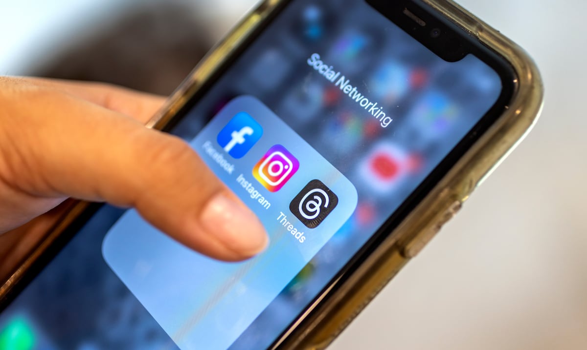 Facebook and Instagram fall this morning