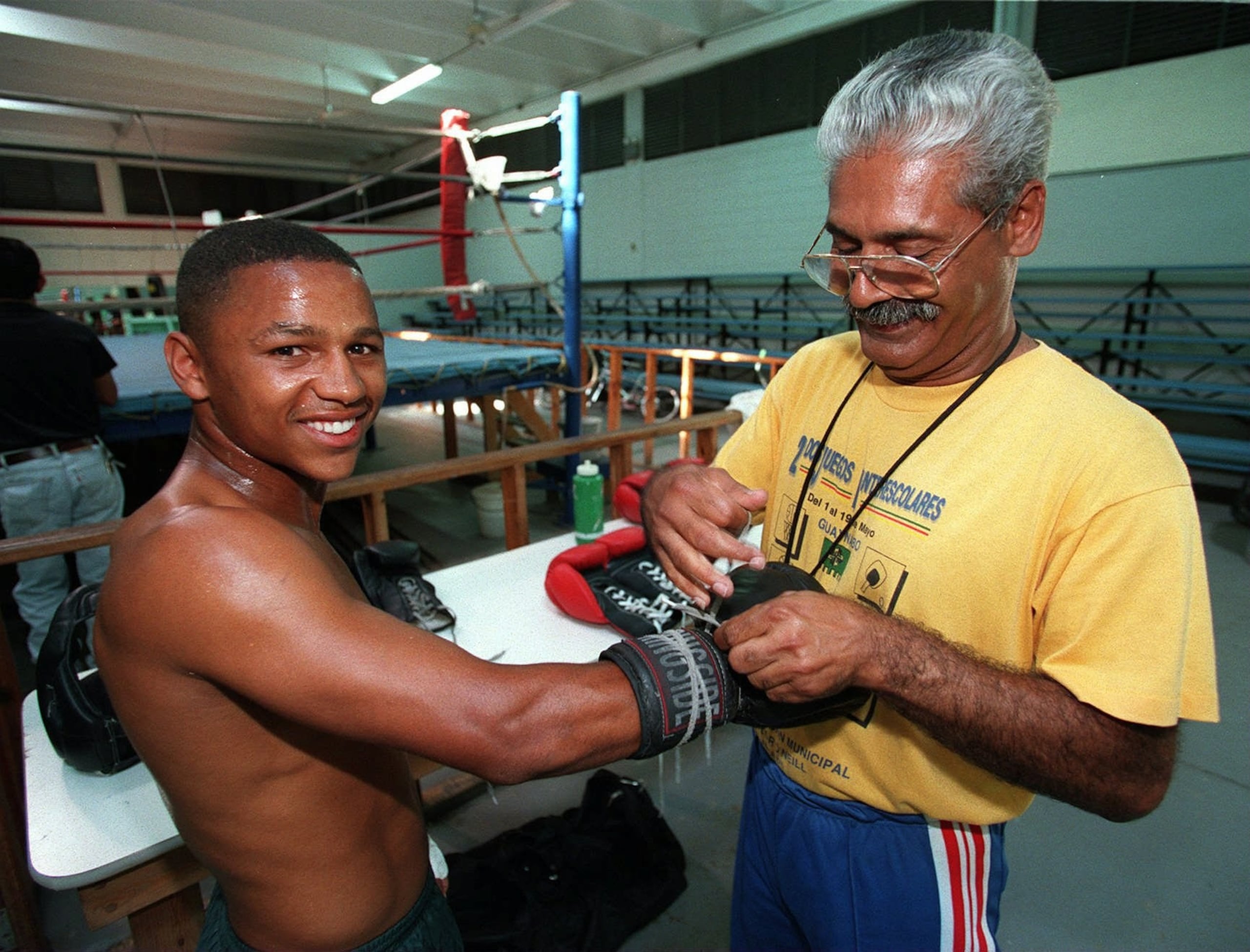 Iván Calderón, junto a su entrenador Cheche Sánchez en 1997.