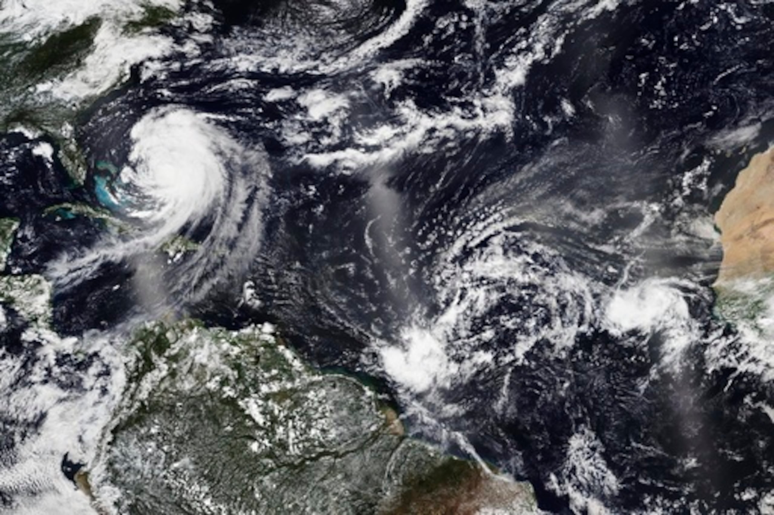 Imagen satelital muestra a Huracán Erin en el Atlántico en 2025.