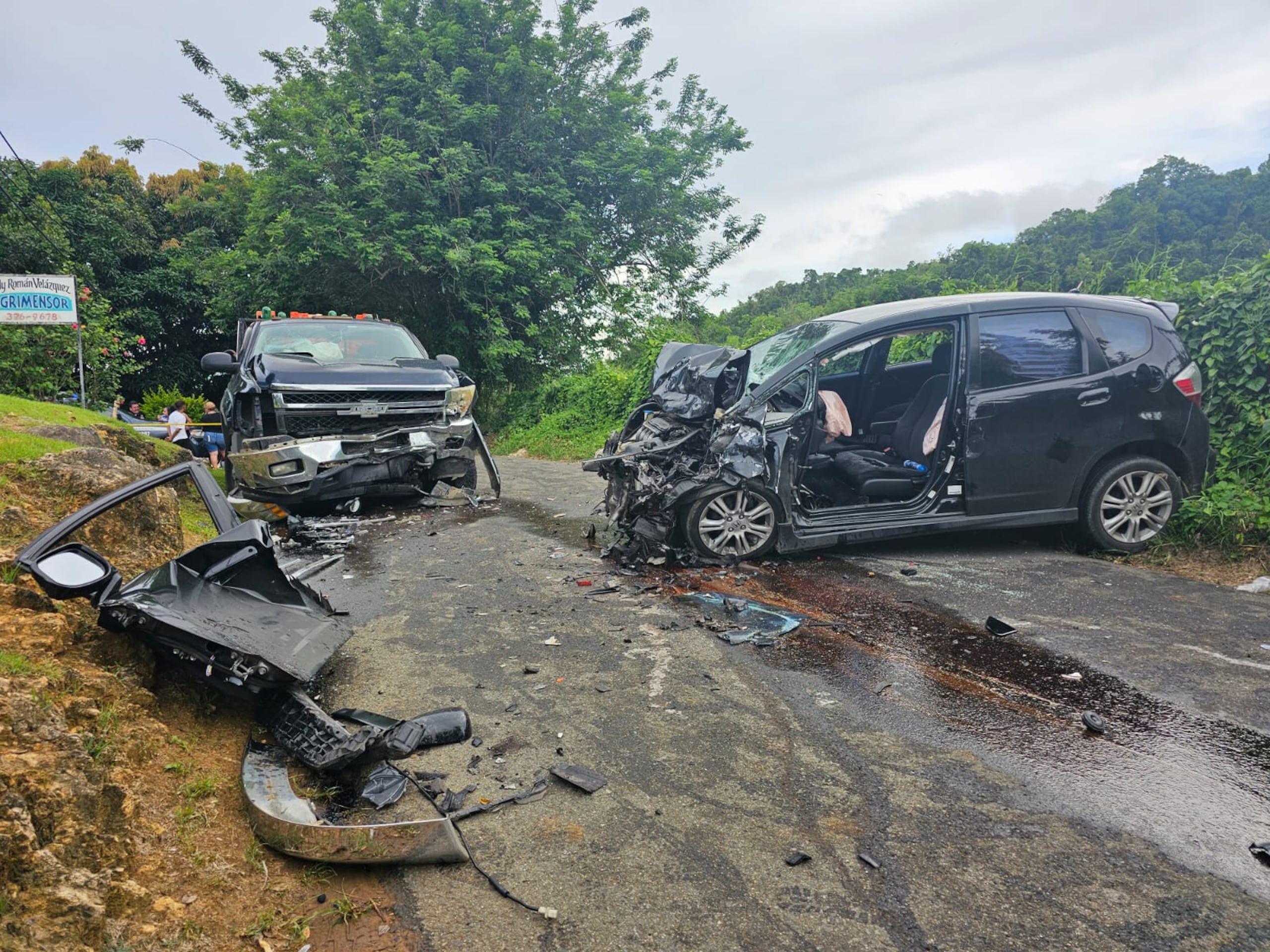 Un conductor murió tras chocar de frente con una guagua que transportaba gas en la carretera PR-199 del barrio Ciénaga, en Camuy.