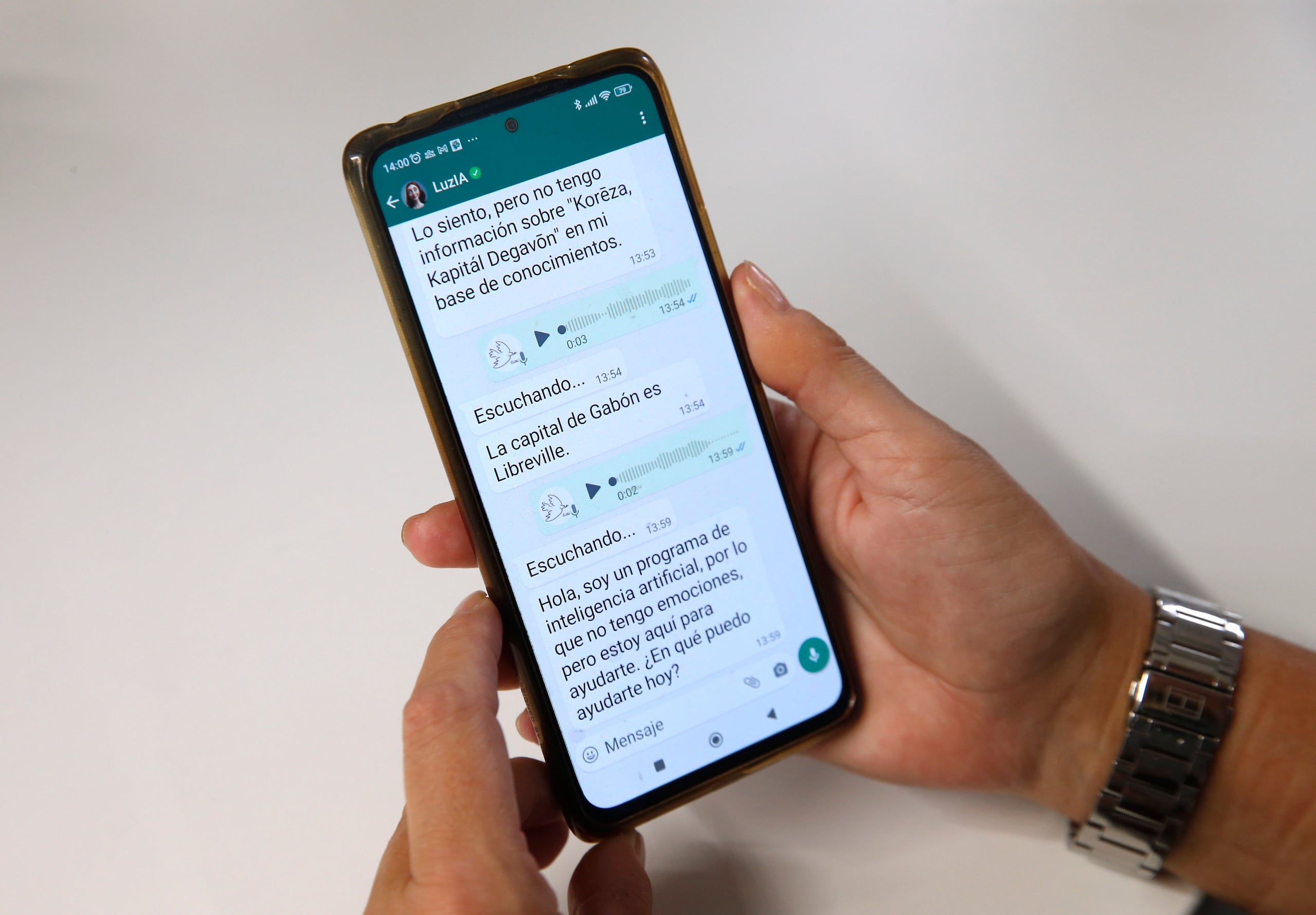 WhatsApp ha incluido un sinnúmero de novedades, incluyendo la Inteligencia Artificial que ya se ha colado entre ellas. (EFE/Gema García)