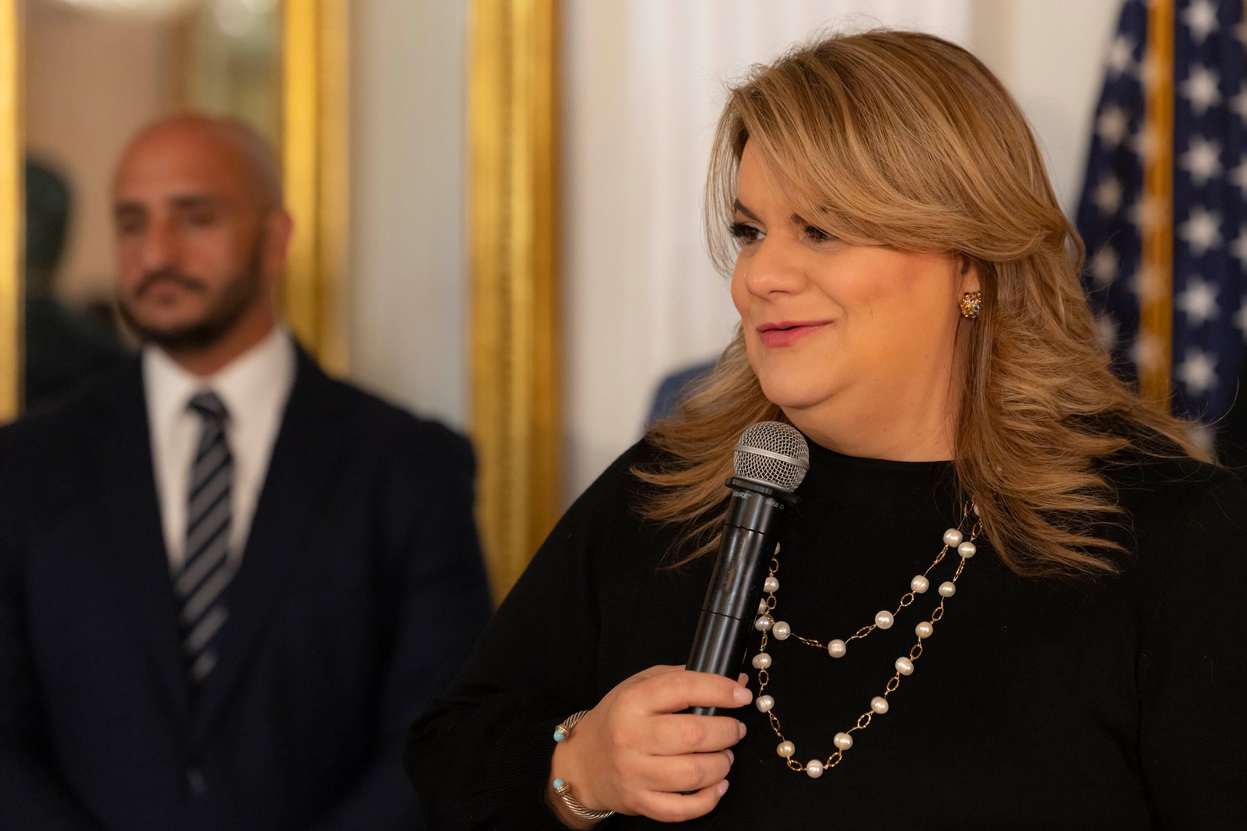 La gobernadora Jenniffer González y el comisionado del NPPR, Joseph González.