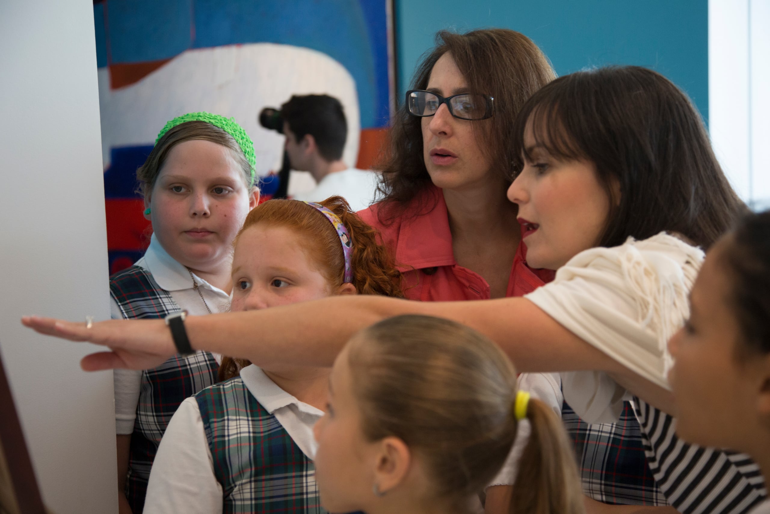 Como parte de las actividades, los alumnos visitaban el MAP y seleccionaban obras para trabajar en proyectos colaborativos durante todo el año.