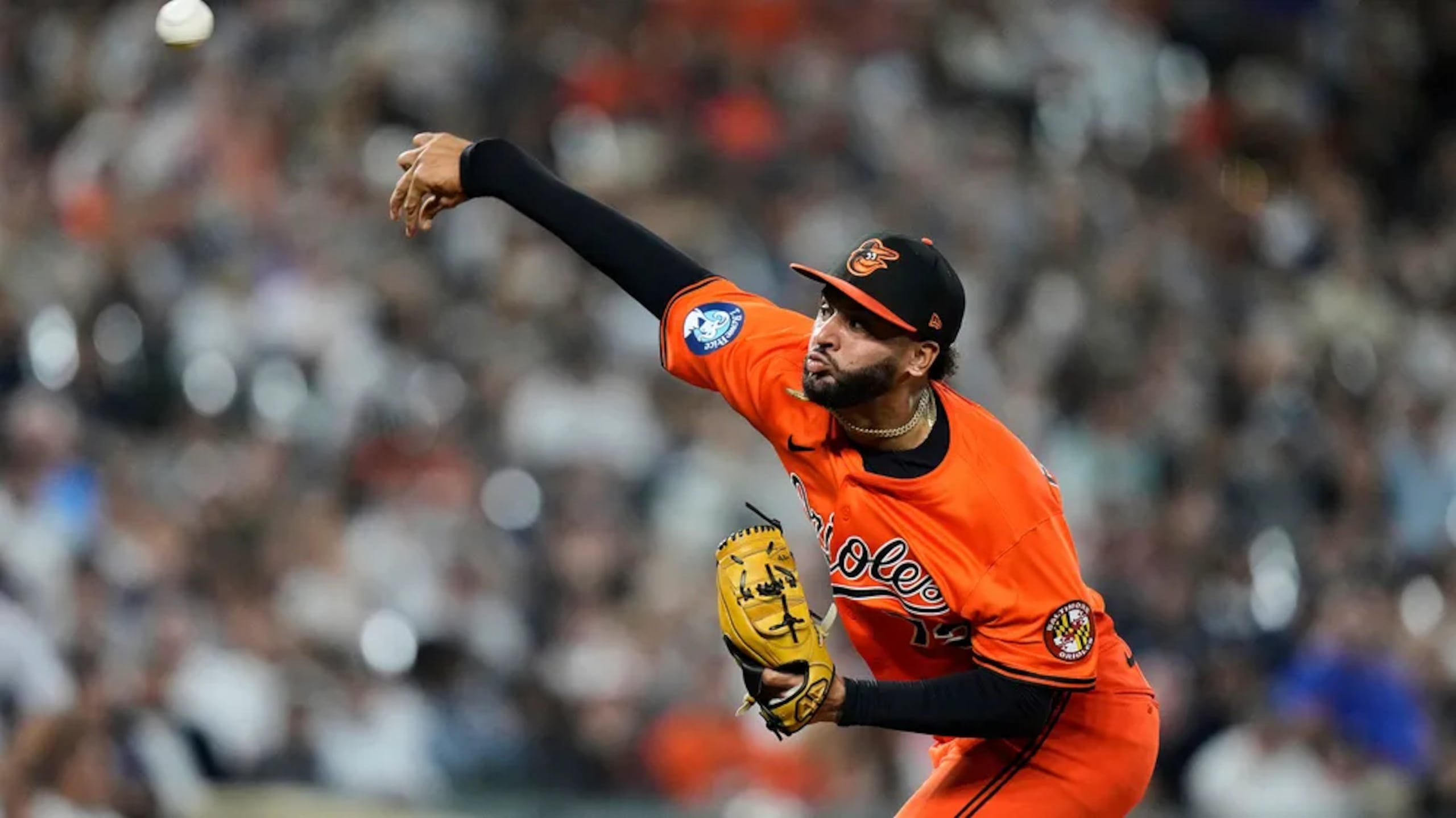 José Espada con uniforme de los Orioles.