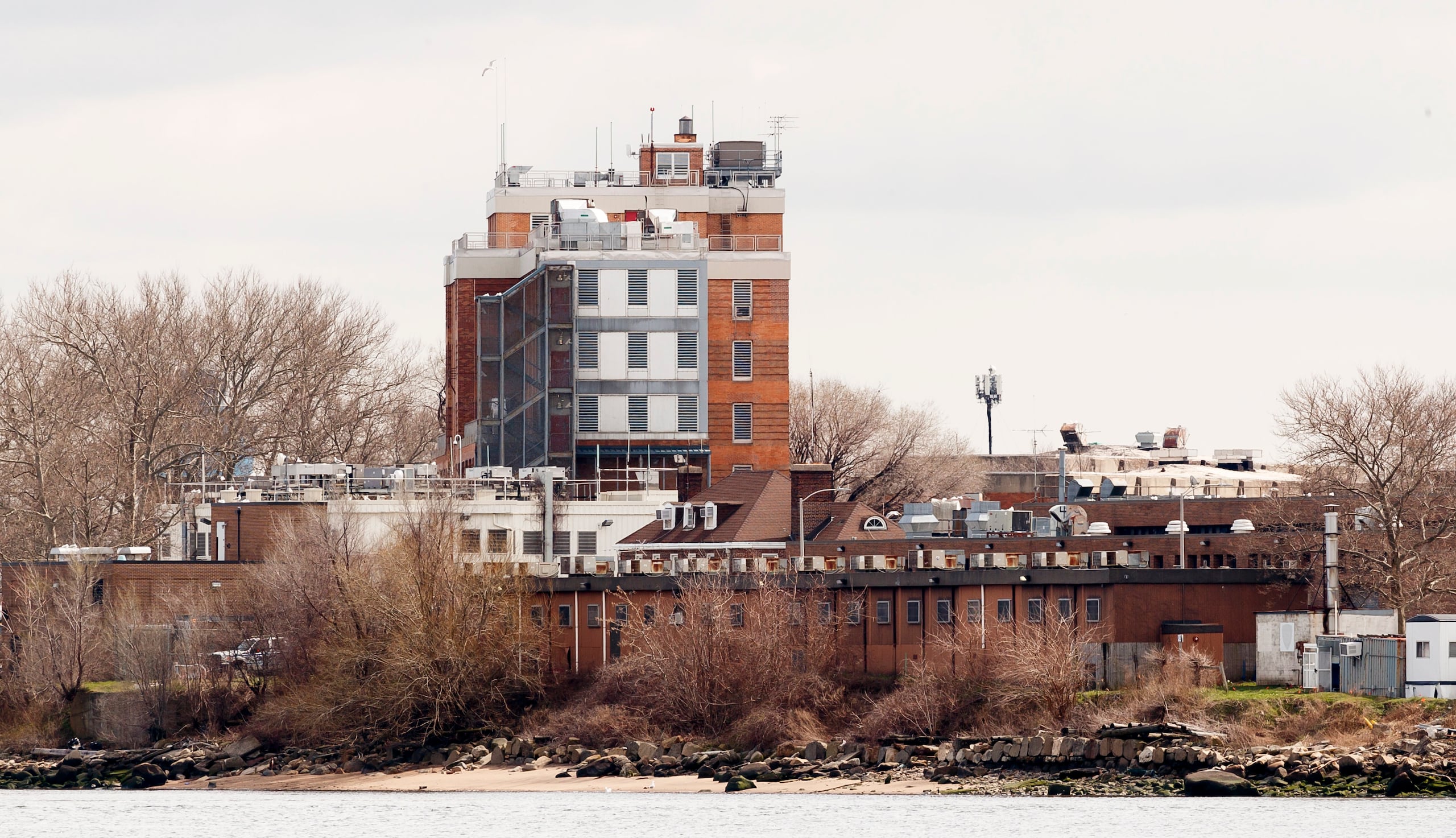 Rikers está bajo vigilancia federal desde hace una década -con el caso Núñez contra la ciudad de Nueva York- y ya el tribunal había advertido que podría tomar su control.
