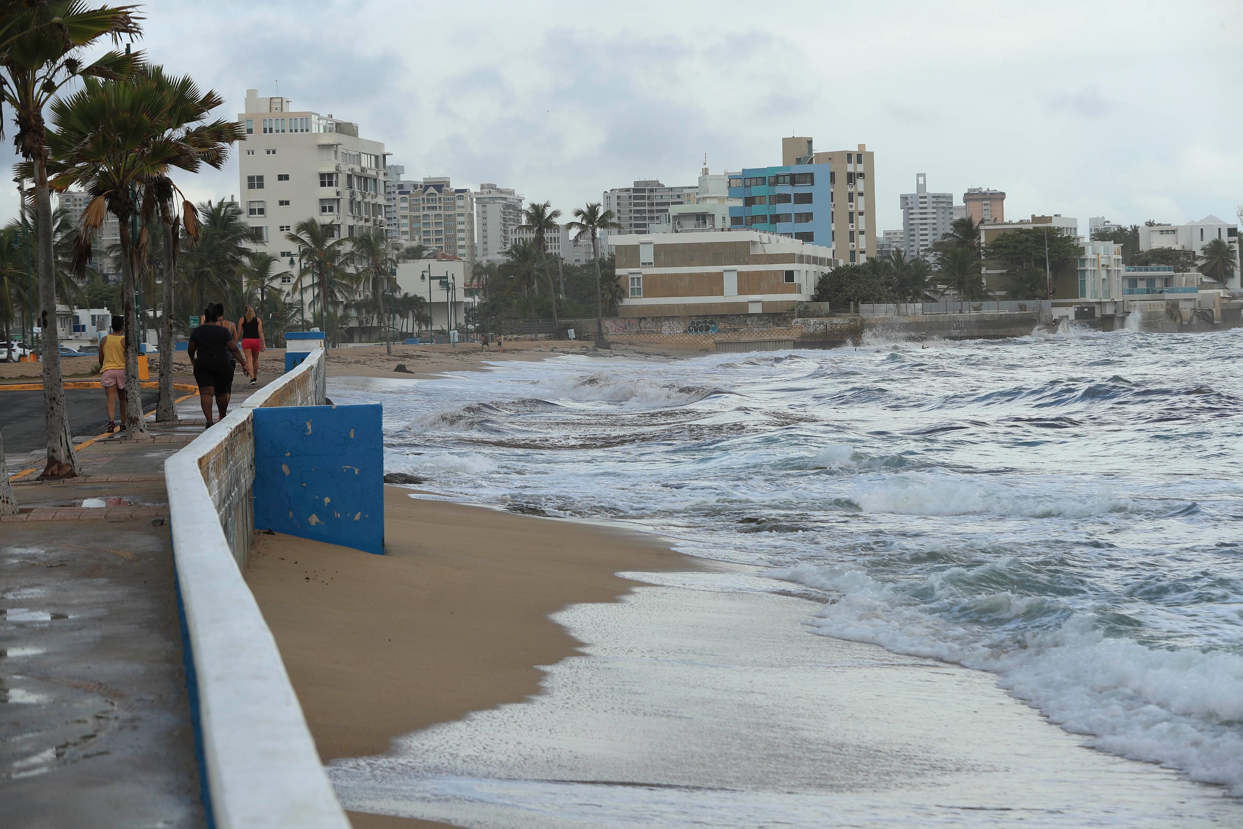 Un día de mal tiempo en la zona de Ocean Park, en Condado. (Archivo / GFR Media)