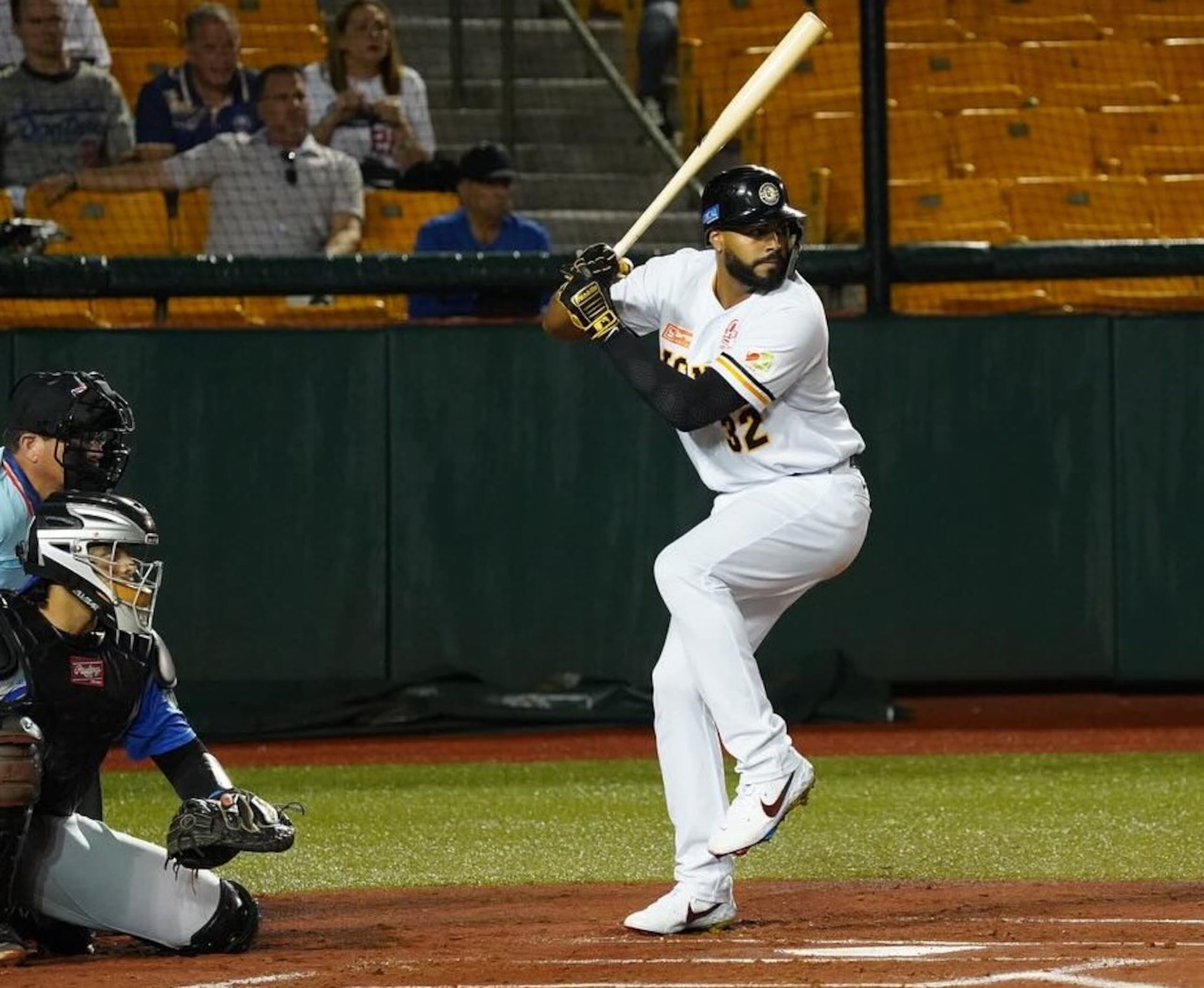 Jonathan Rodríguez pertenece a los Gigantes de Carolina en la pelota invernal.