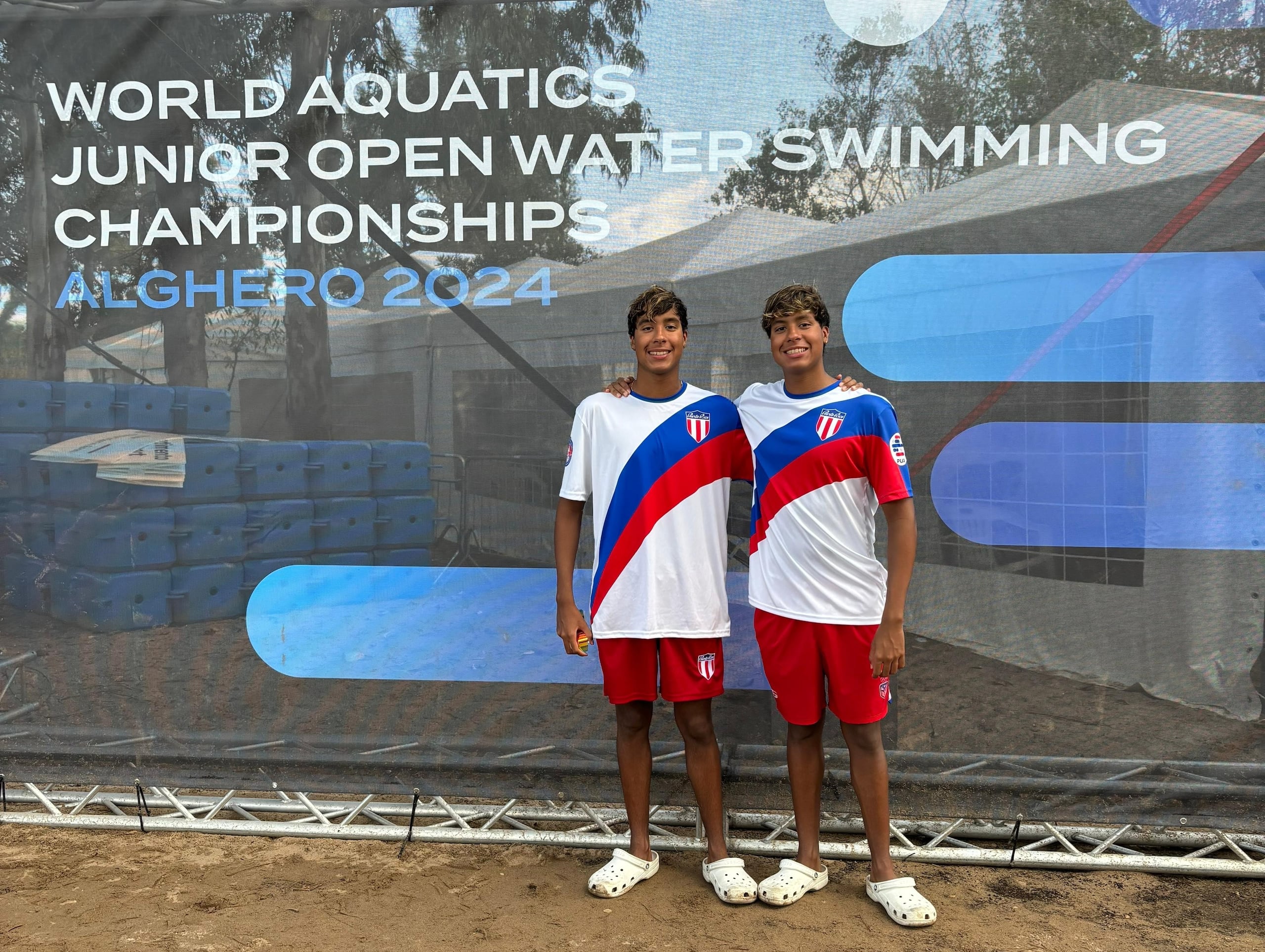 Jamarr y Jarod en el World Aquatics Junior Open Water Swimming Championship.