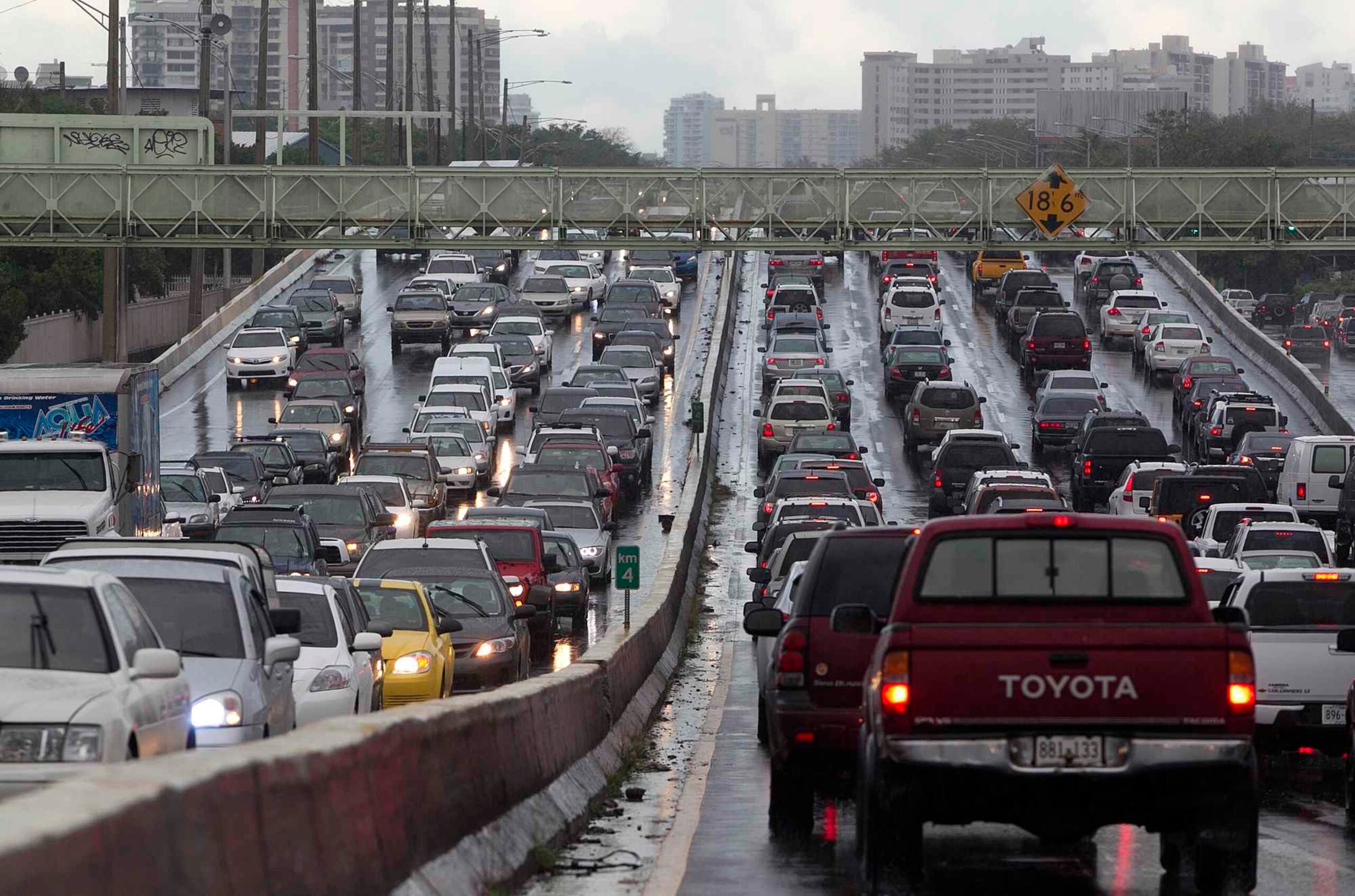 Uno de los proyectos de mejoras se realiza en el transitado expreso Román Baldorioty de Castro (PR-26), desde la carretera PR-1 hasta la PR-66. (GFR MEDIA)