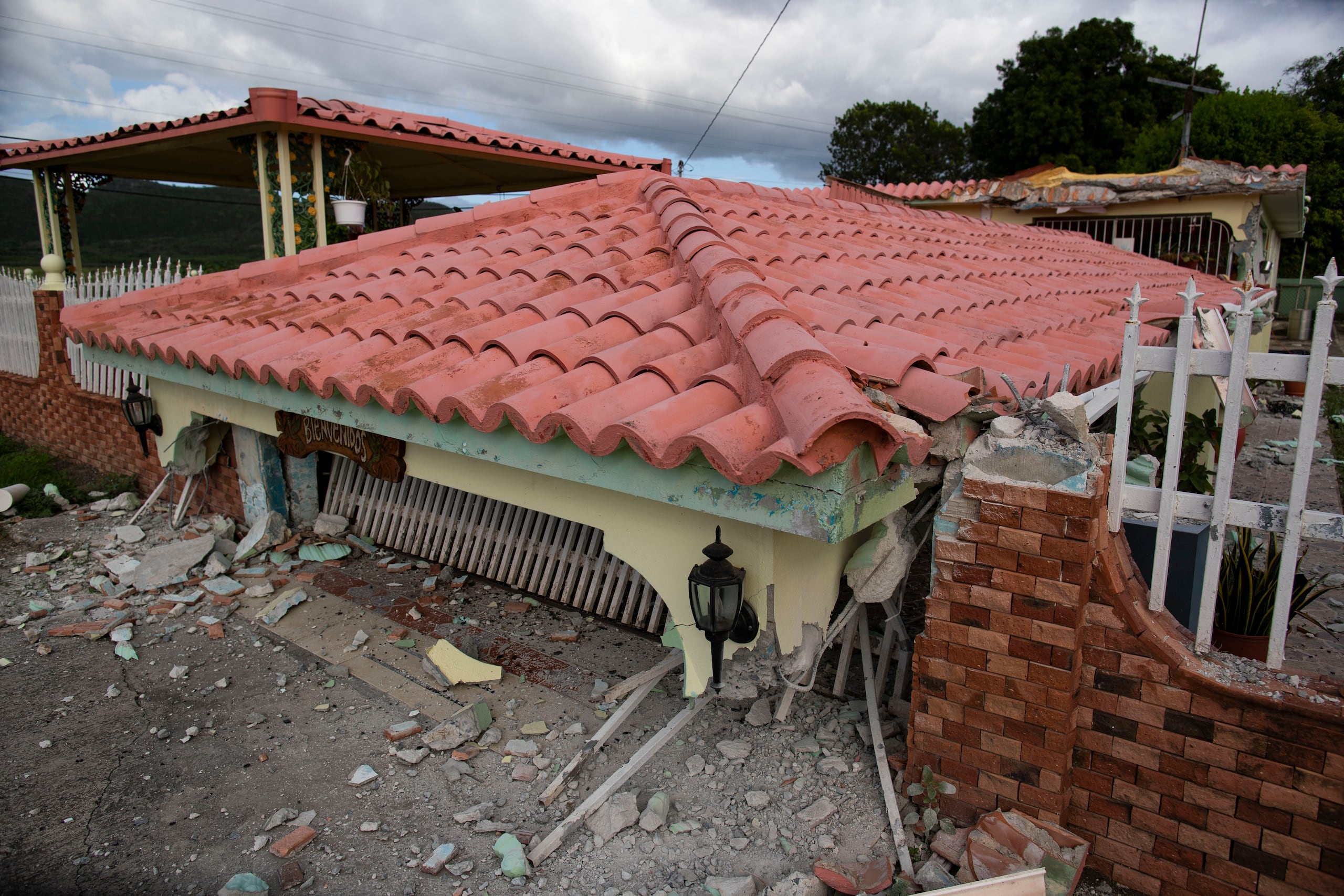 Residencia destruida por los terremotos del 2020.