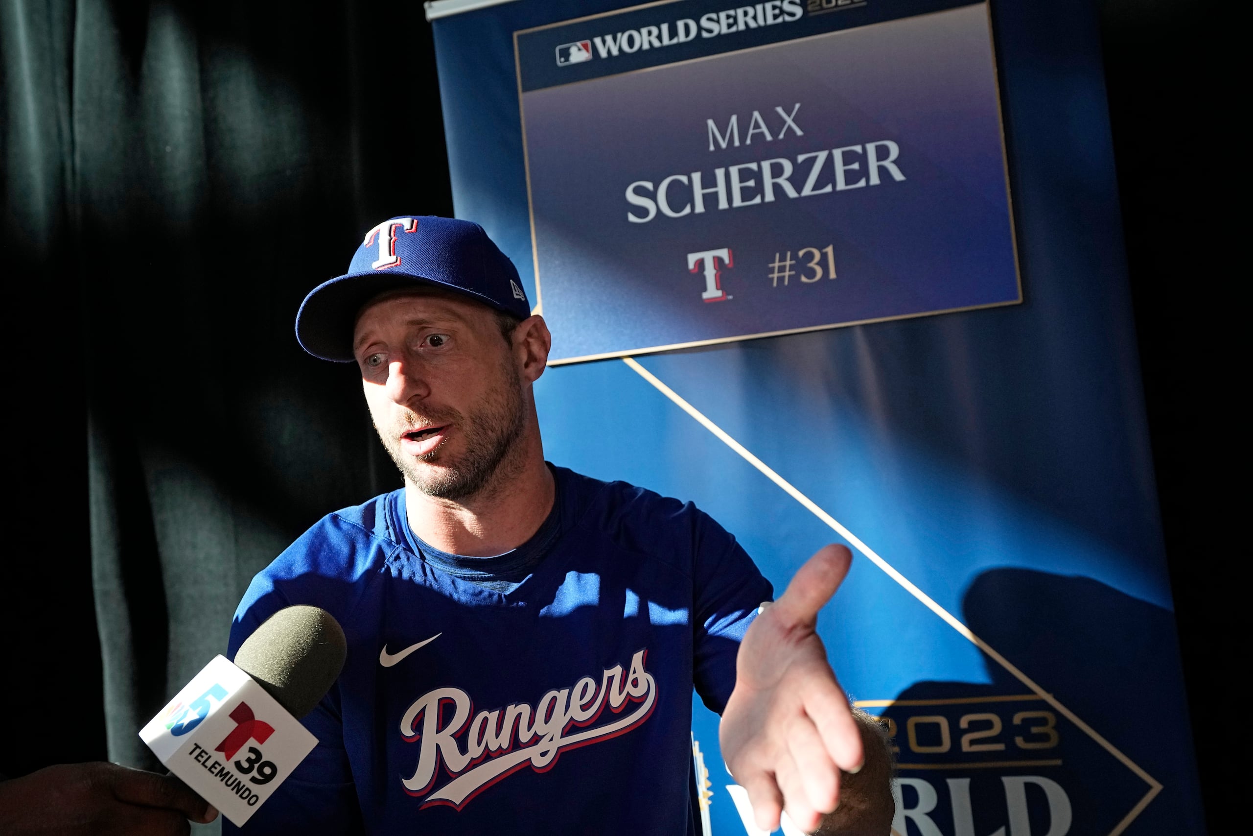 Max Scherzer ha tenido solo dos cortas aperturas en la postemporada, ambas en la Serie de Campeonato de la Liga Americana, realizadas luego de perder casi un mes por una lesión muscular.