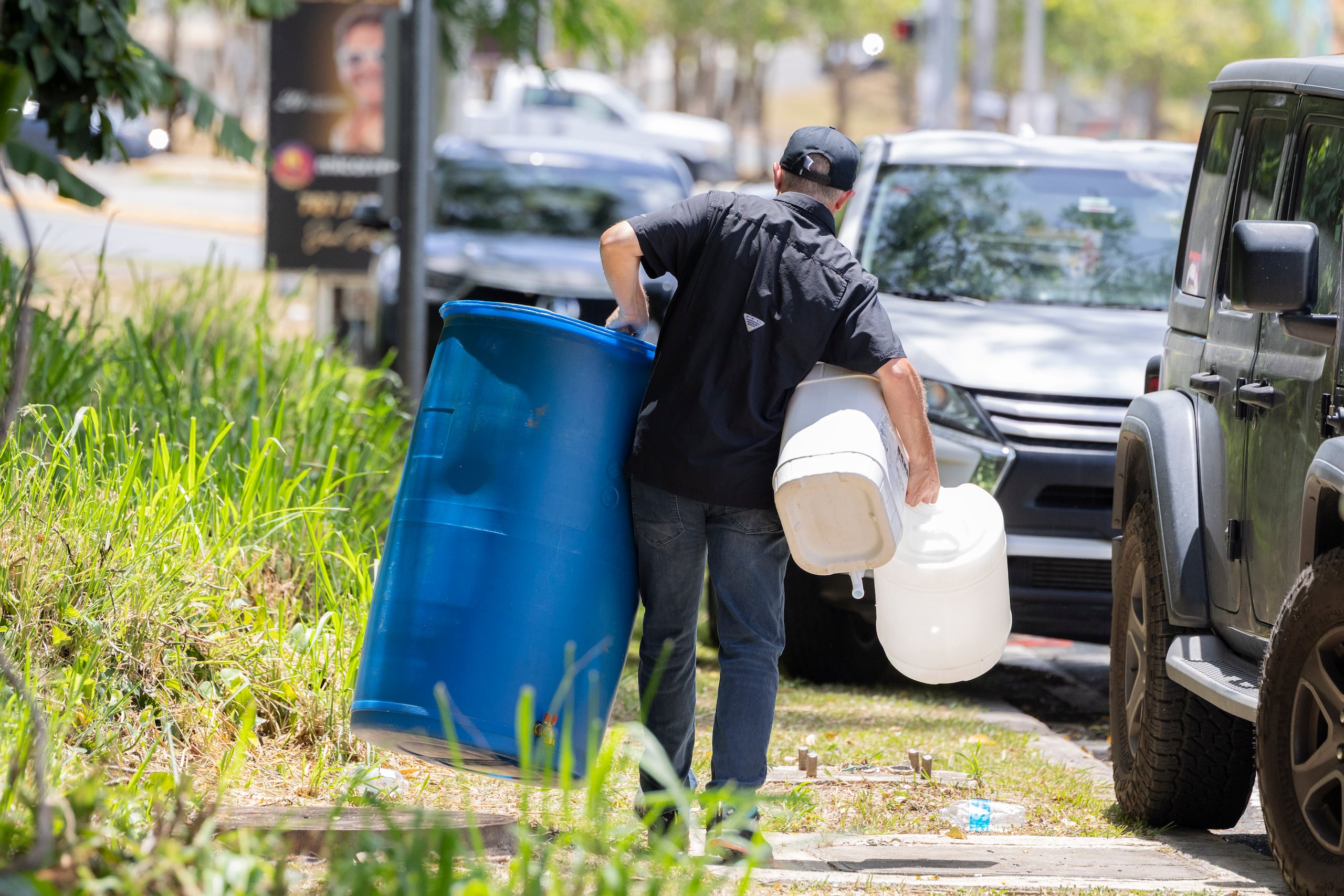 Las familias están haciendo todos los arreglos posibles para pasar el racionamiento de agua que comienza a entrar en vigor este viernes.
Foto: Alejandro Granadillo
alejandrogranadillo@gmail.com