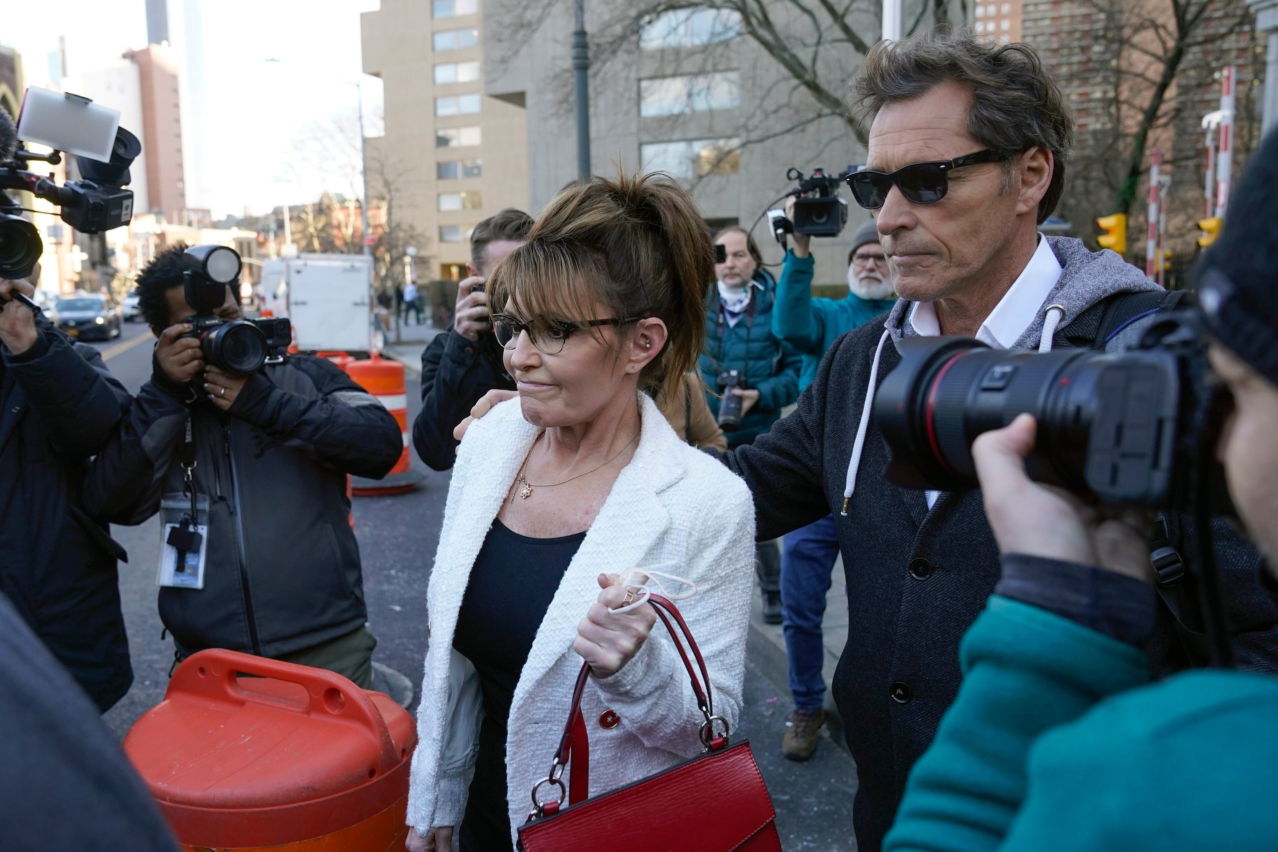 En sus últimos años, Duguay saltó a la fama fuera del mundo del hockey por su relación sentimental con Sarah Palin, exgobernadora de Alaska y candidata republicana a la vicepresidencia de Estados Unidos en 2008.