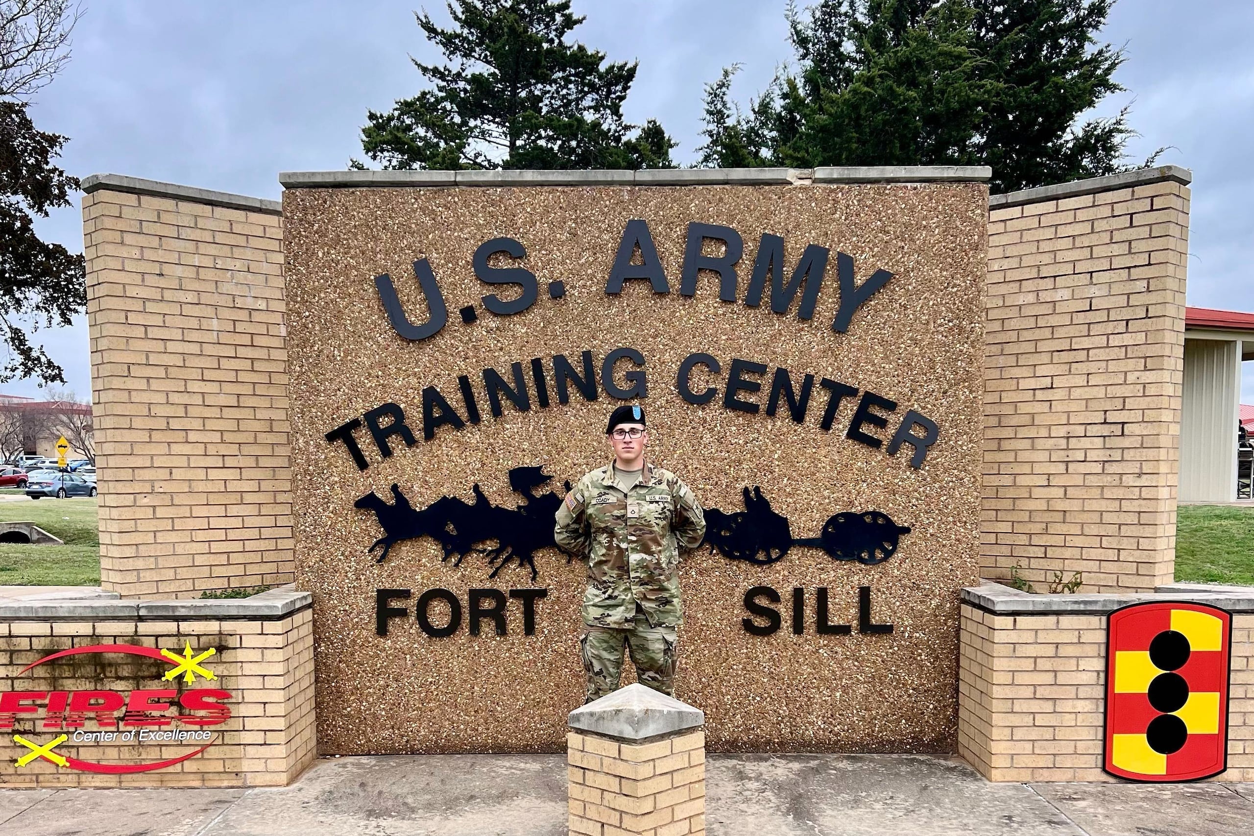 Foto entregada por Andrew Coady que muestra a su hijo Declan Coady el día de su graduación en su base militar en Fort Sill, Oklahoma, el 15 de marzo del 2024. (Andrew Coady via AP)