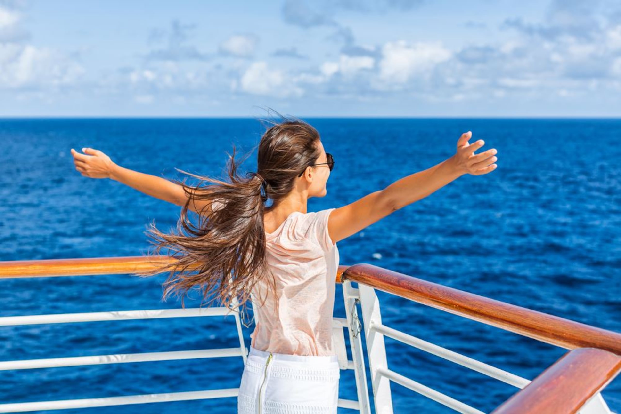 Aclara tus dudas con tu agente de viajes antes de irte en el crucero. Si al abordar, aún necesitas algunas respuesta, no te preocupes hay diversas maneras de conseguir la información.
