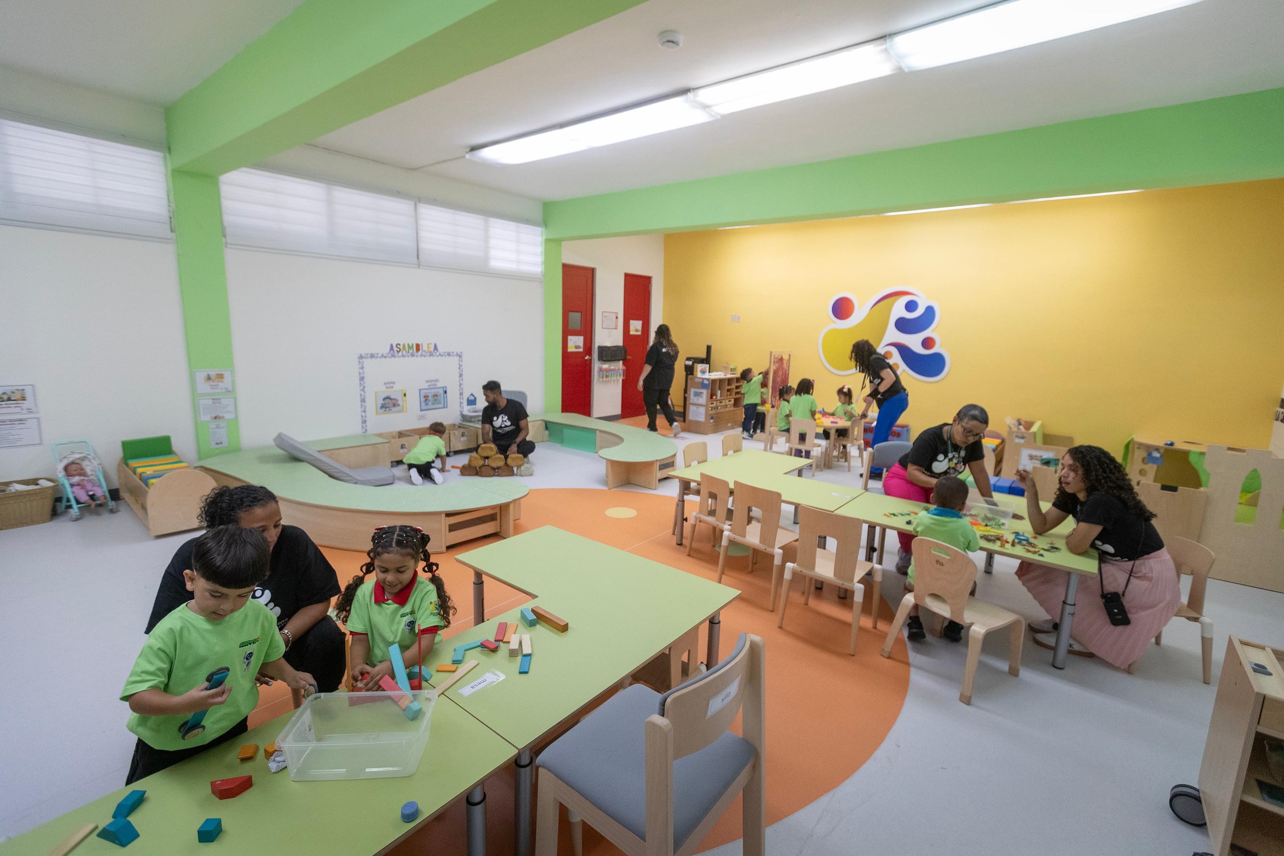 Las instralaciones del centro AmorIA fueron facilitadas por el Municipio de Juncos, y rehabilitadas por la Red por los Derechos de la Niñez y la Juventud de Puerto Rico.