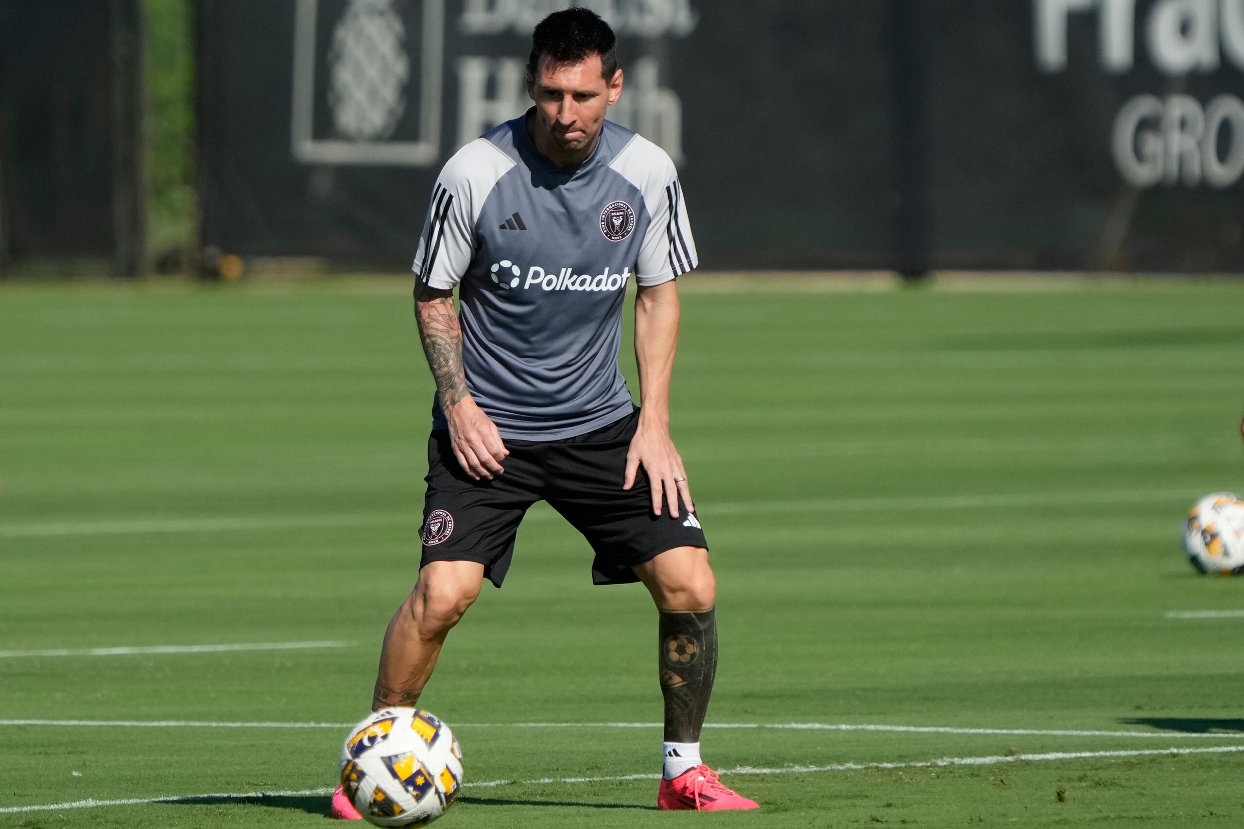 El delantero del Inter Miami, Lionel Messi, trabaja con sus compañeros en el entrenamiento del equipo el viernes 13 de septiembre del 2024.