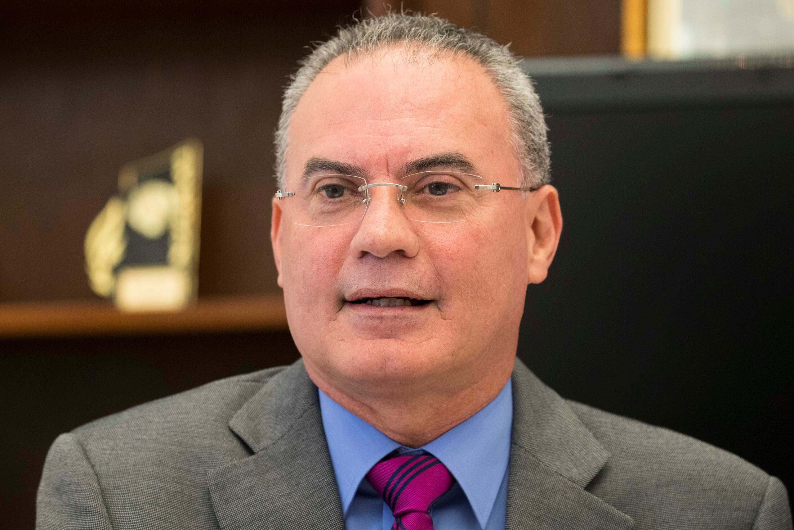 El representante Víctor Parés se expresó complacido con el hecho de que la medida incluye lenguaje para que este precio tarifario sea un objetivo y no una imposición a los posibles proponentes.