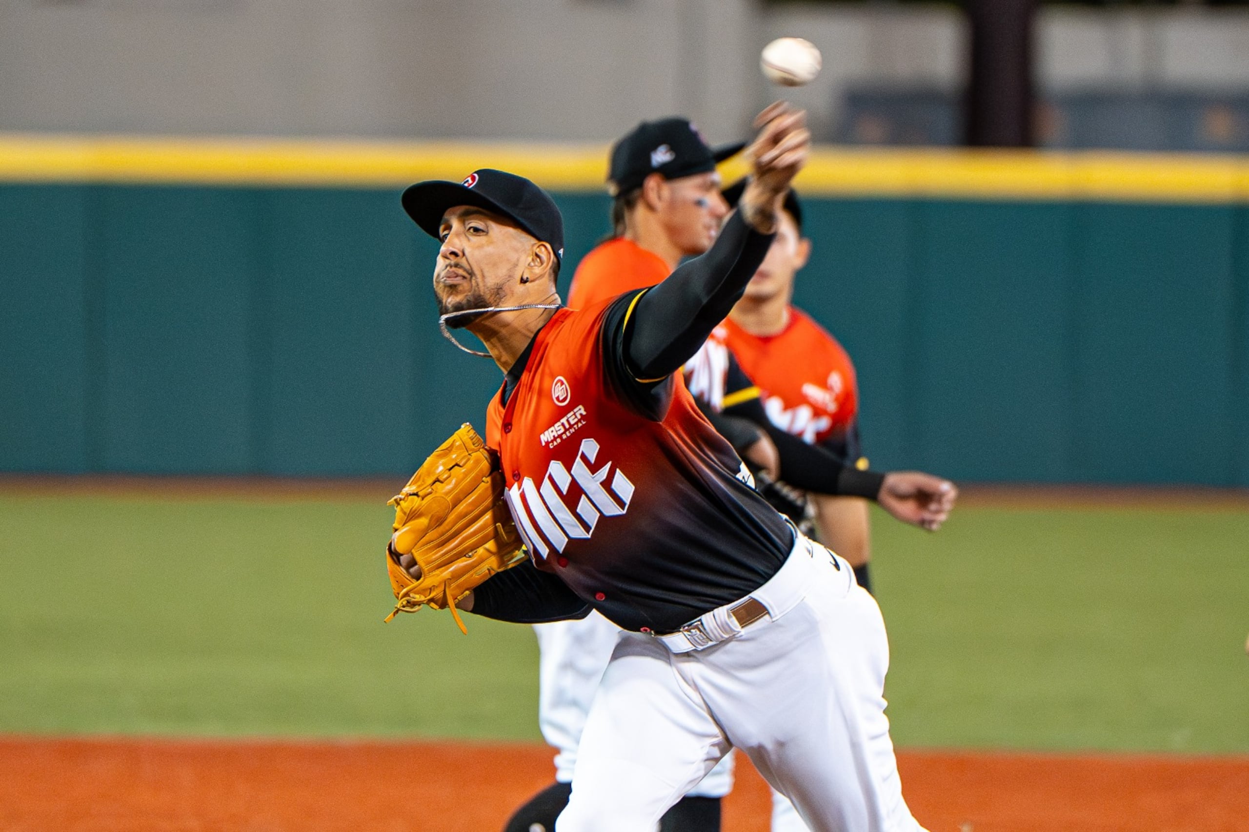 El zurdo Julio Torres (2-0) se llevó el triunfo en función de relevo con 1.1 entradas sin permitir carreras.