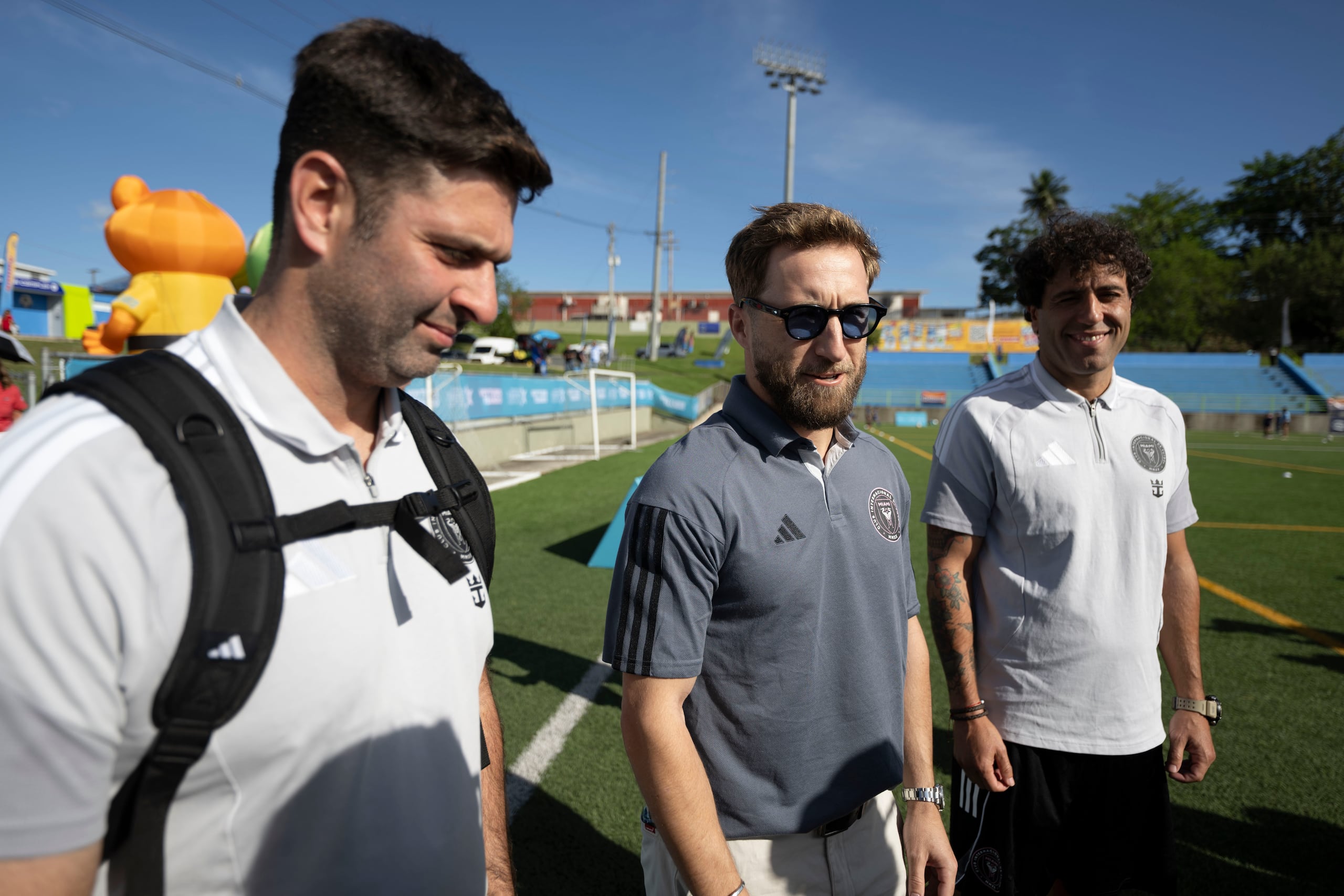 Ricardo Blanco, al centro, junto a entrenadores del Inter Miami.